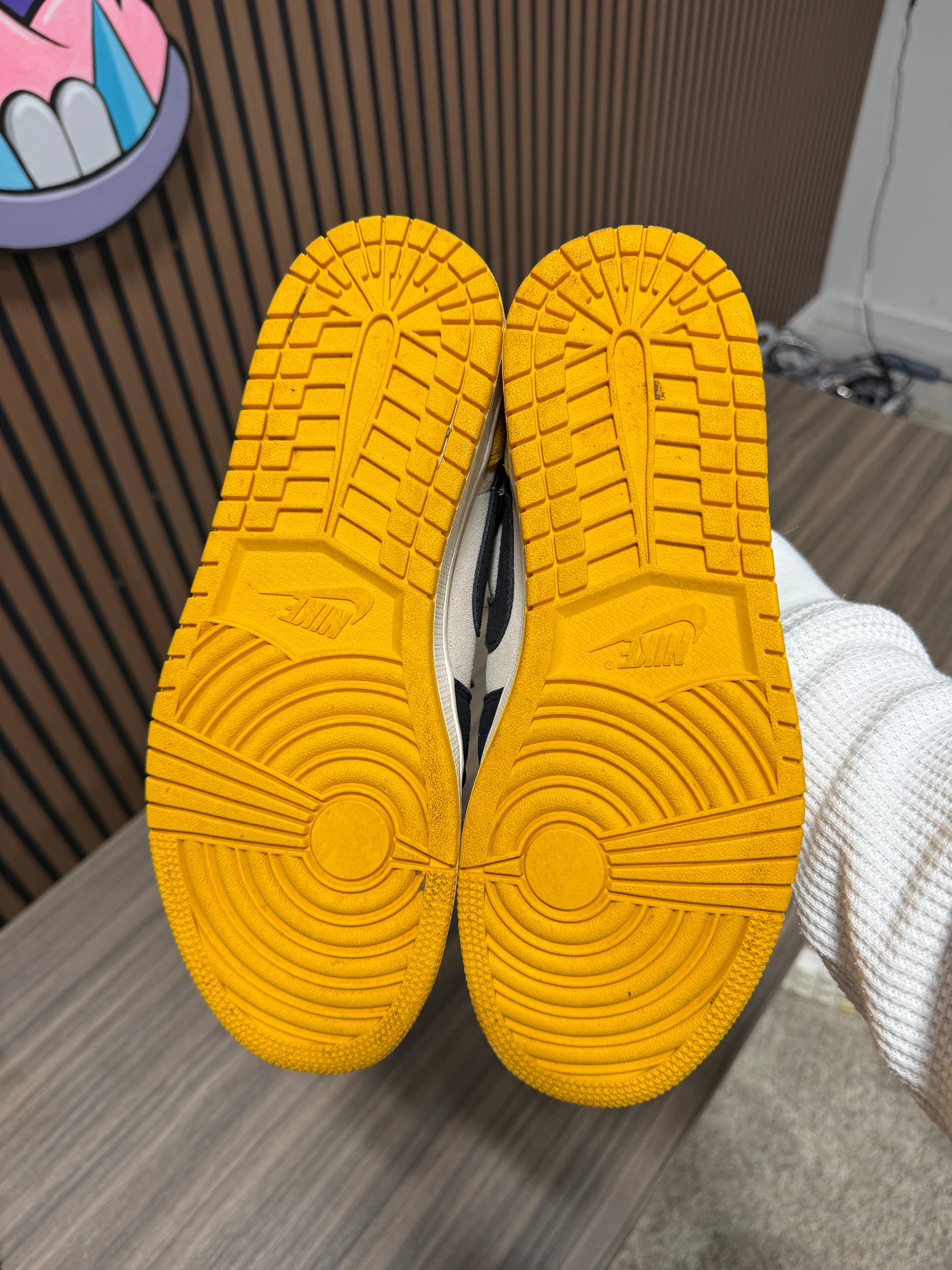 Air Jordan 1 Low 'University Gold' Sz 10.5