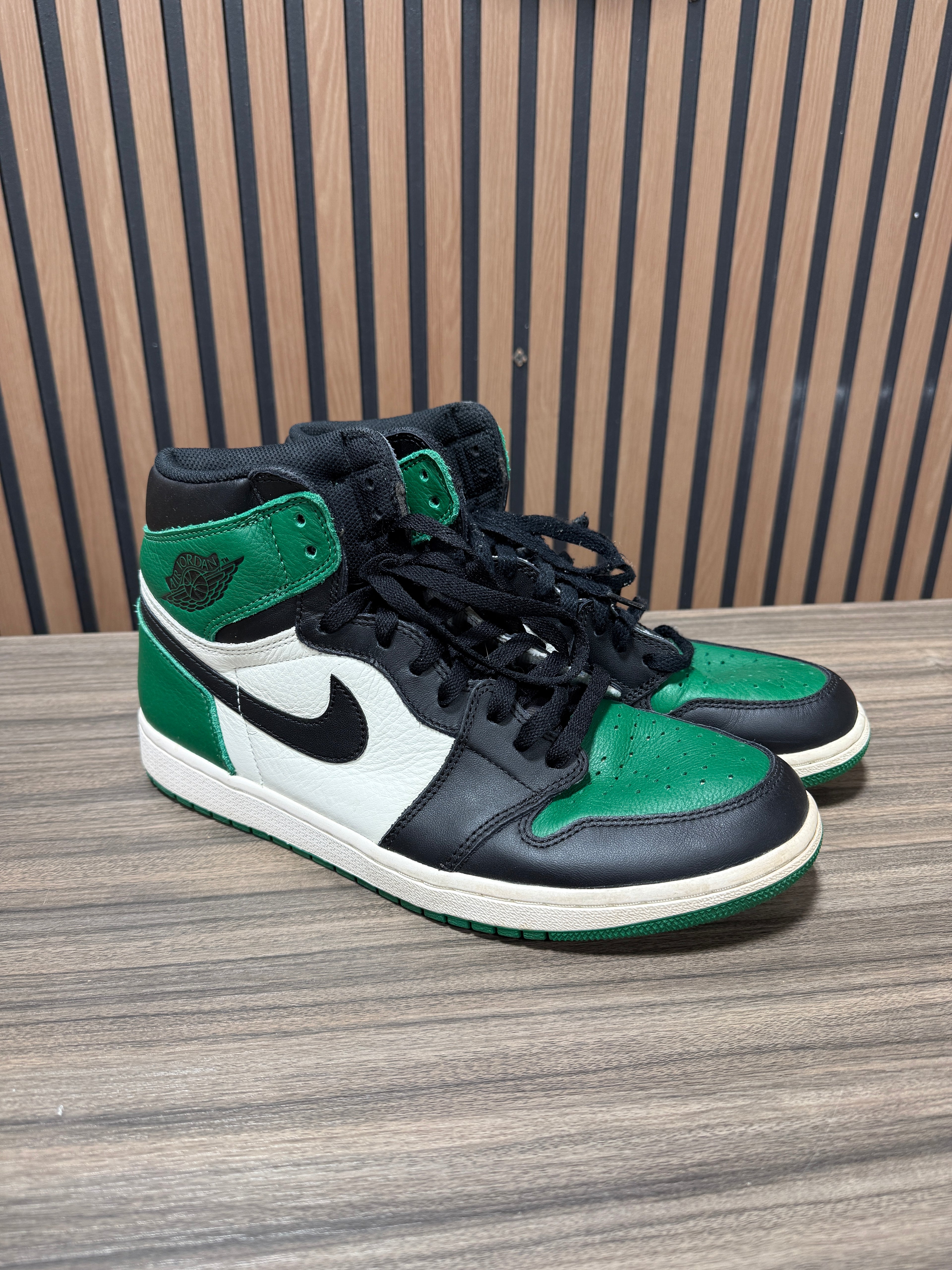 Air Jordan 1 Retro High OG 'Pine Green' Sz 10.5