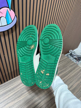 Load image into Gallery viewer, Air Jordan 1 Retro High OG 'Pine Green' Sz 10.5
