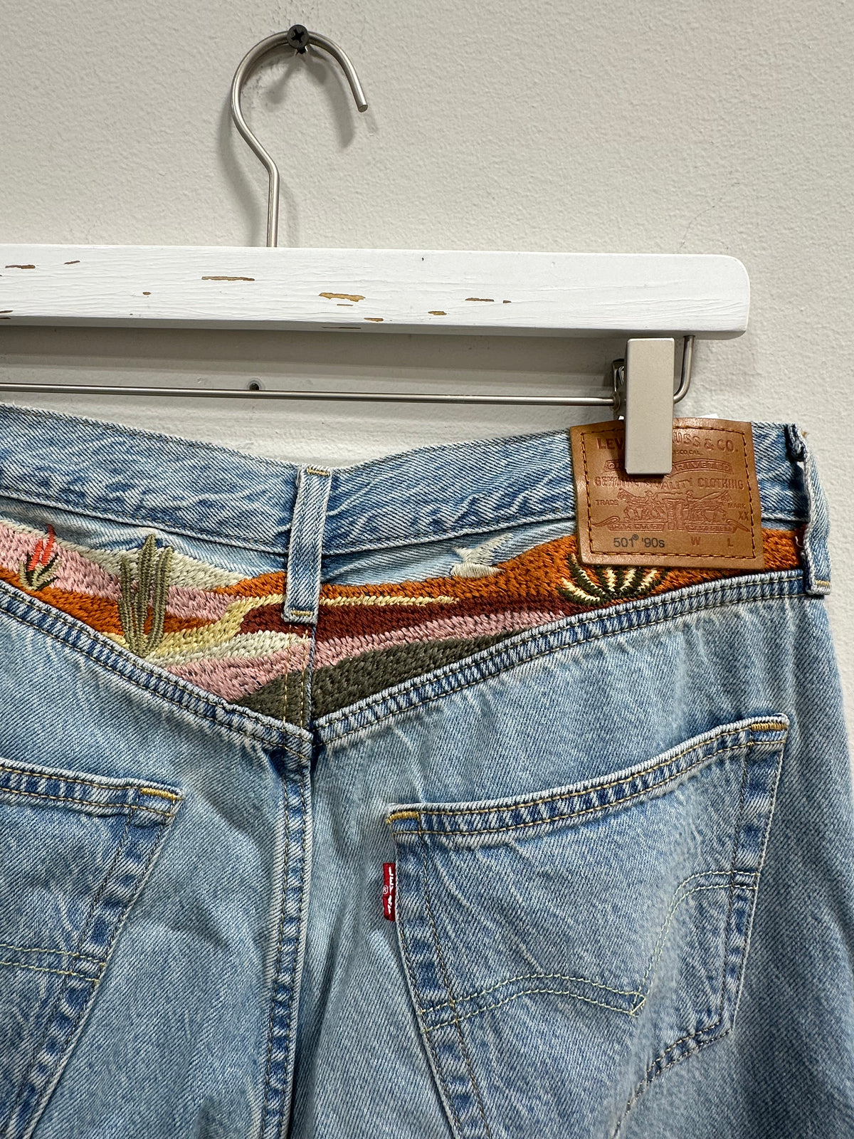 Levi's 501 '90s Ankle Embroidered Jeans Desert Utopia Light Wash Straight Leg W31
