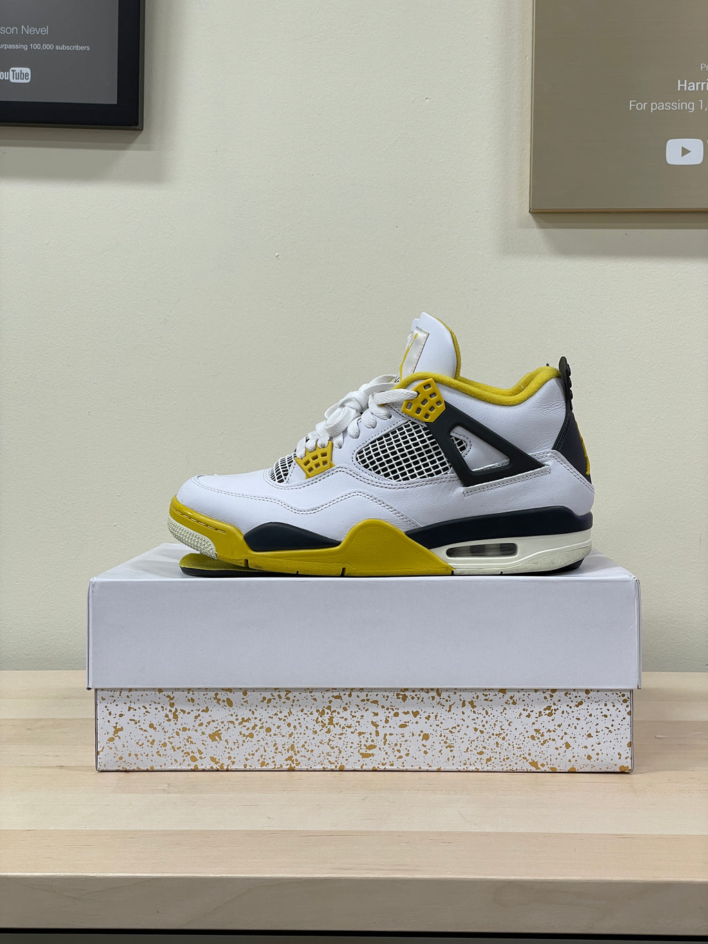 Jordan 4 Retro Vivid Sulfur Sz 10 (W12.5)