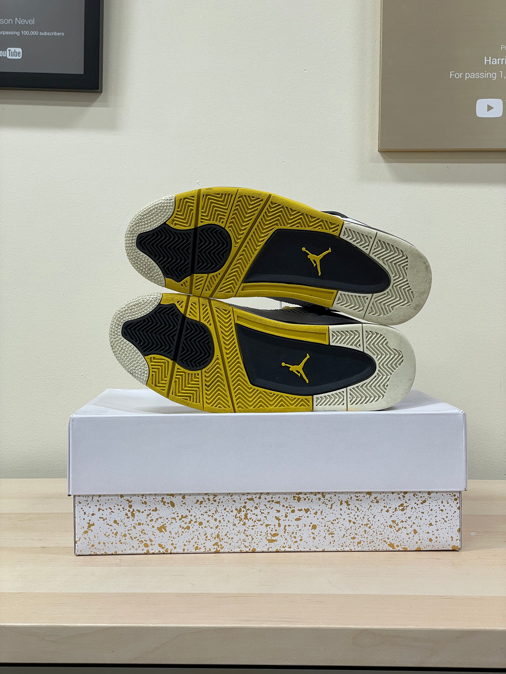 Jordan 4 Retro Vivid Sulfur Sz 10 (W12.5)