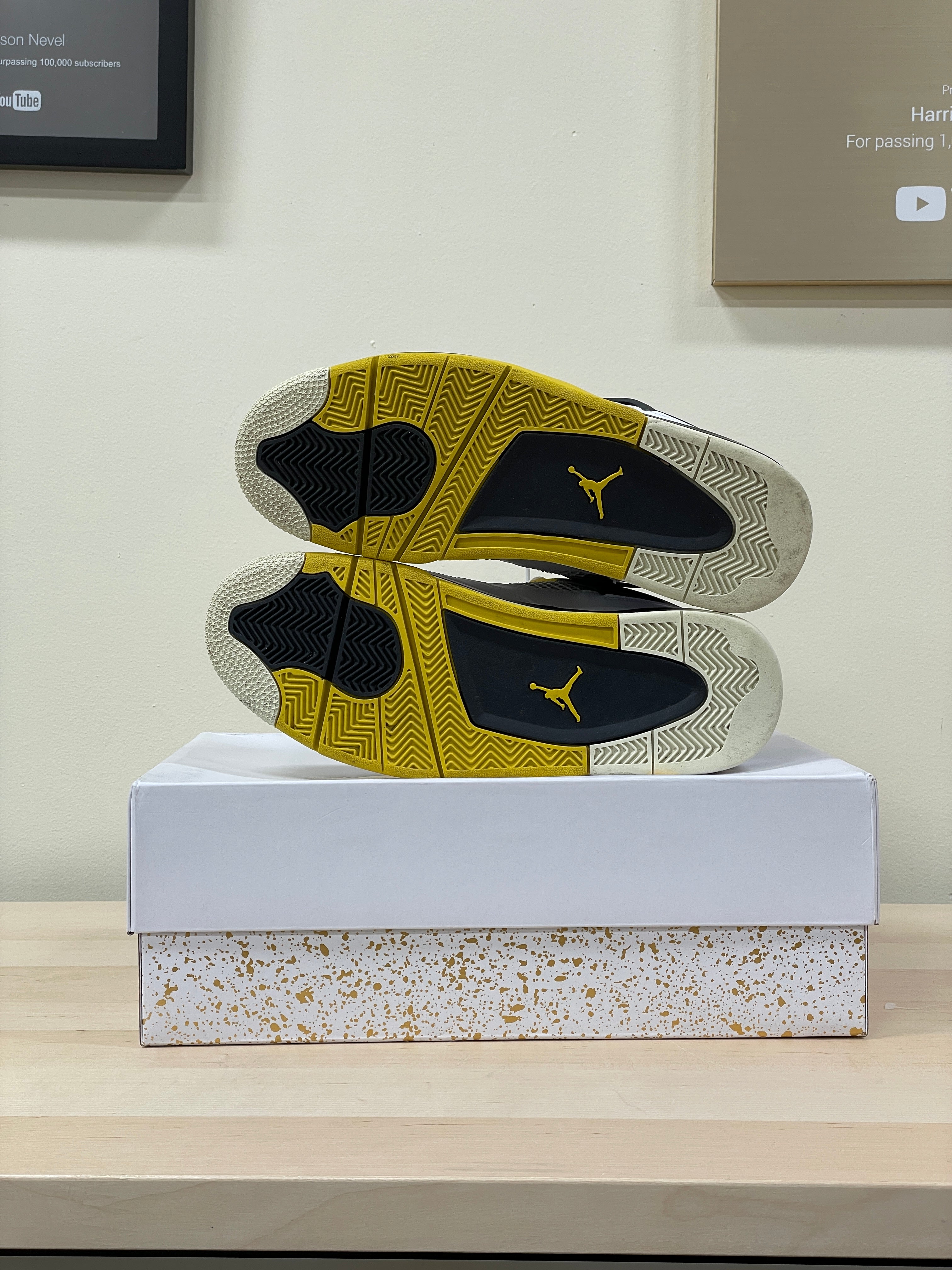 Jordan 4 Retro Vivid Sulfur Sz 10 (W12.5)
