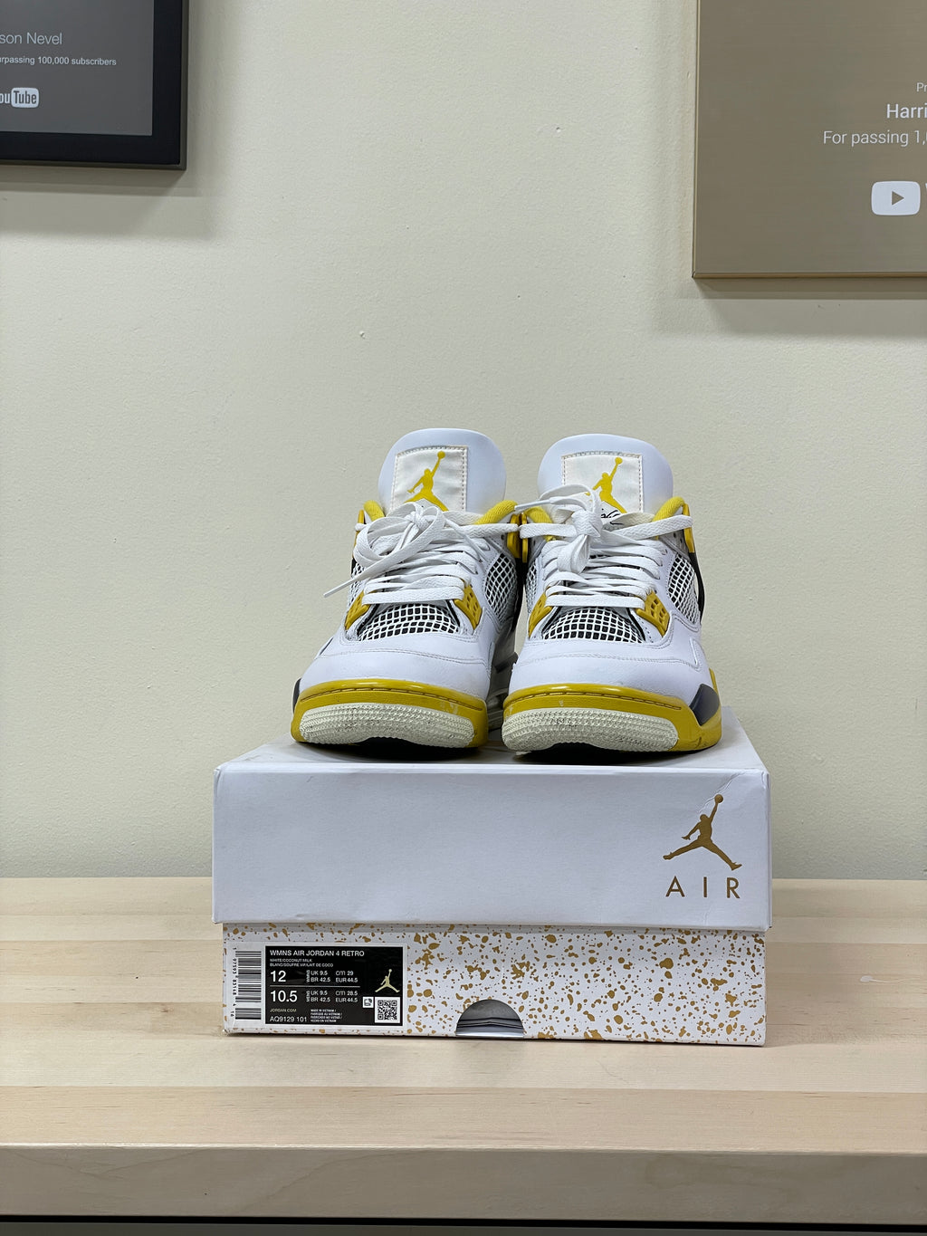 Jordan 4 Retro Vivid Sulfur Sz 10 (W12.5)