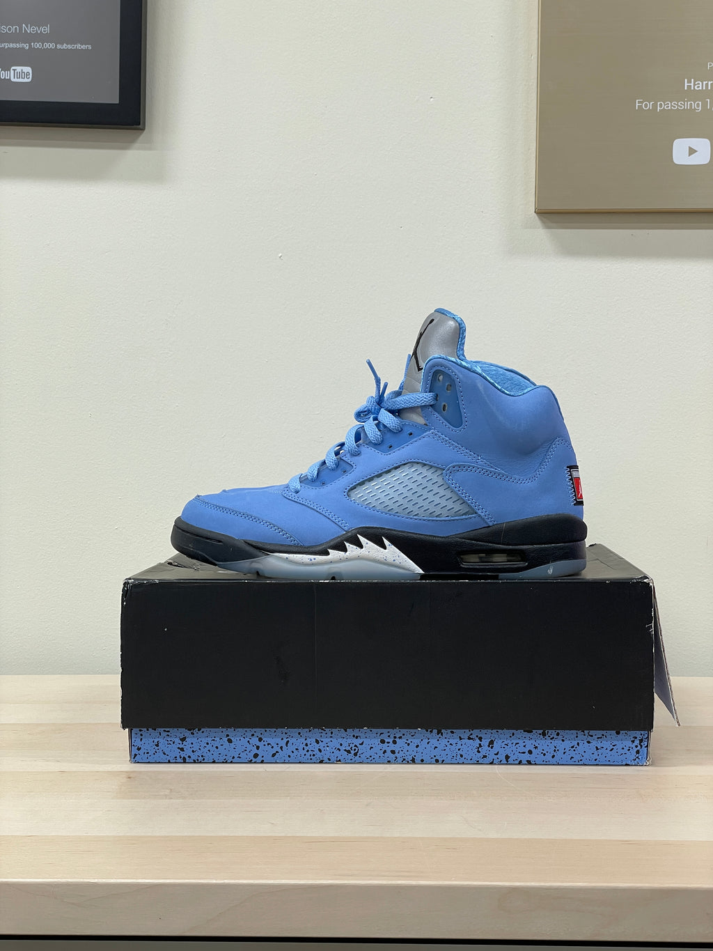 Jordan 5 Retro UNC University Blue Sz 10 (damaged box)