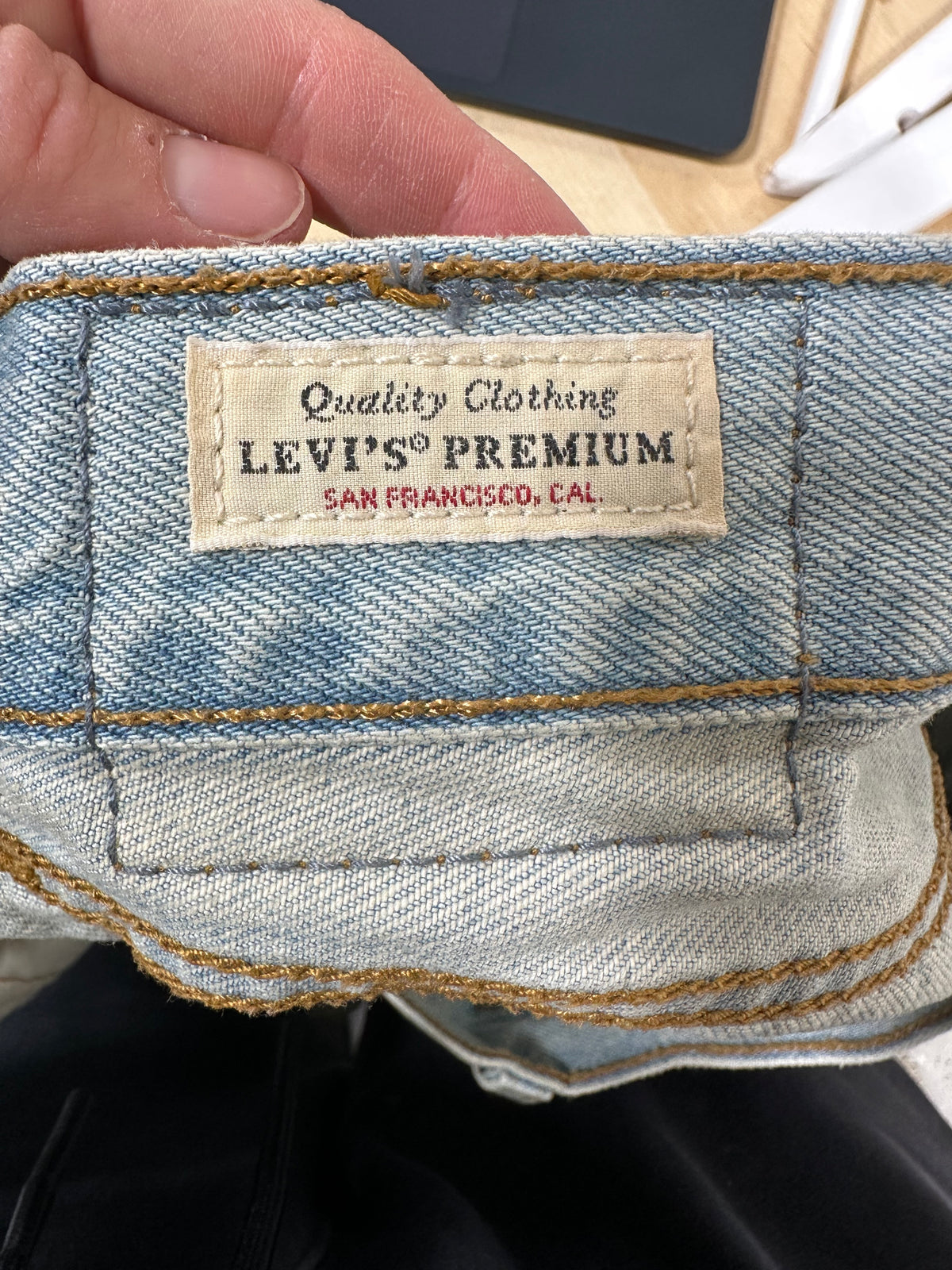 Levi's Premium 501 '90s Straight Leg Jeans Womens Size 34x30 Light Wash Button Fly