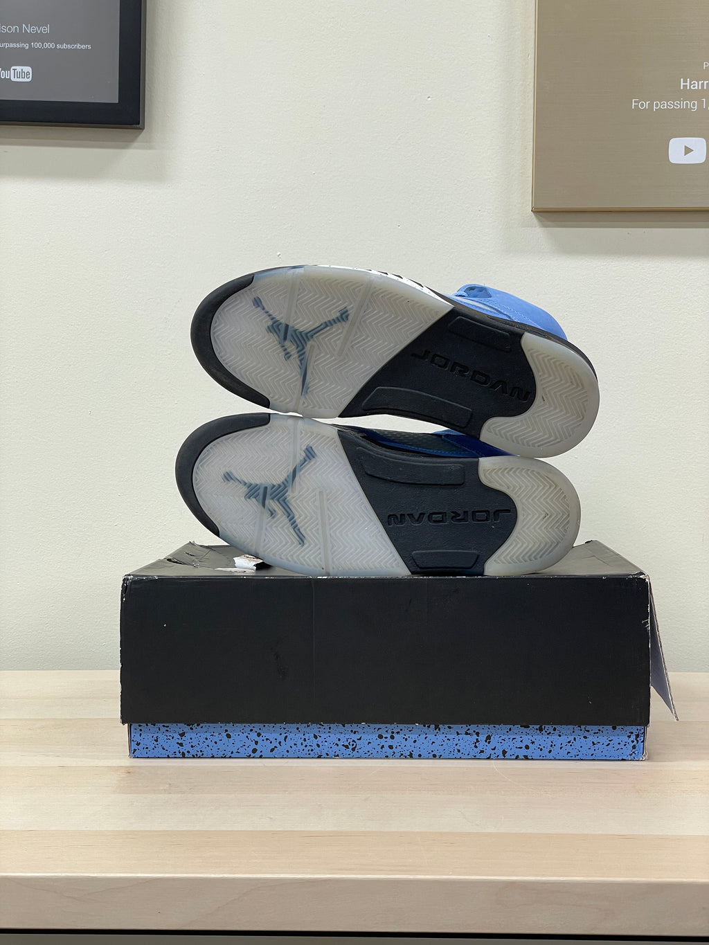 Jordan 5 Retro UNC University Blue Sz 10 (damaged box)