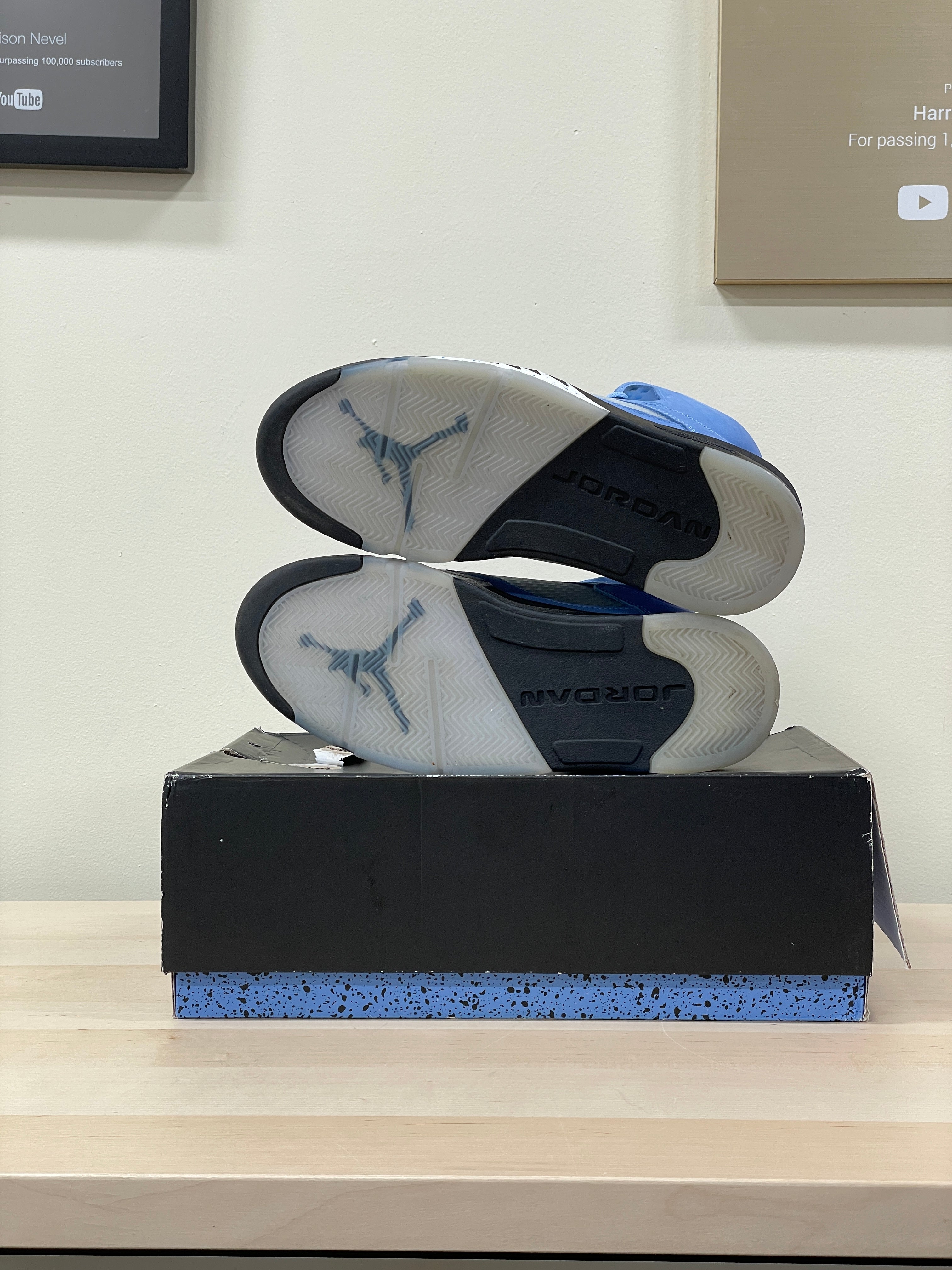 Jordan 5 Retro UNC University Blue Sz 10 (damaged box)