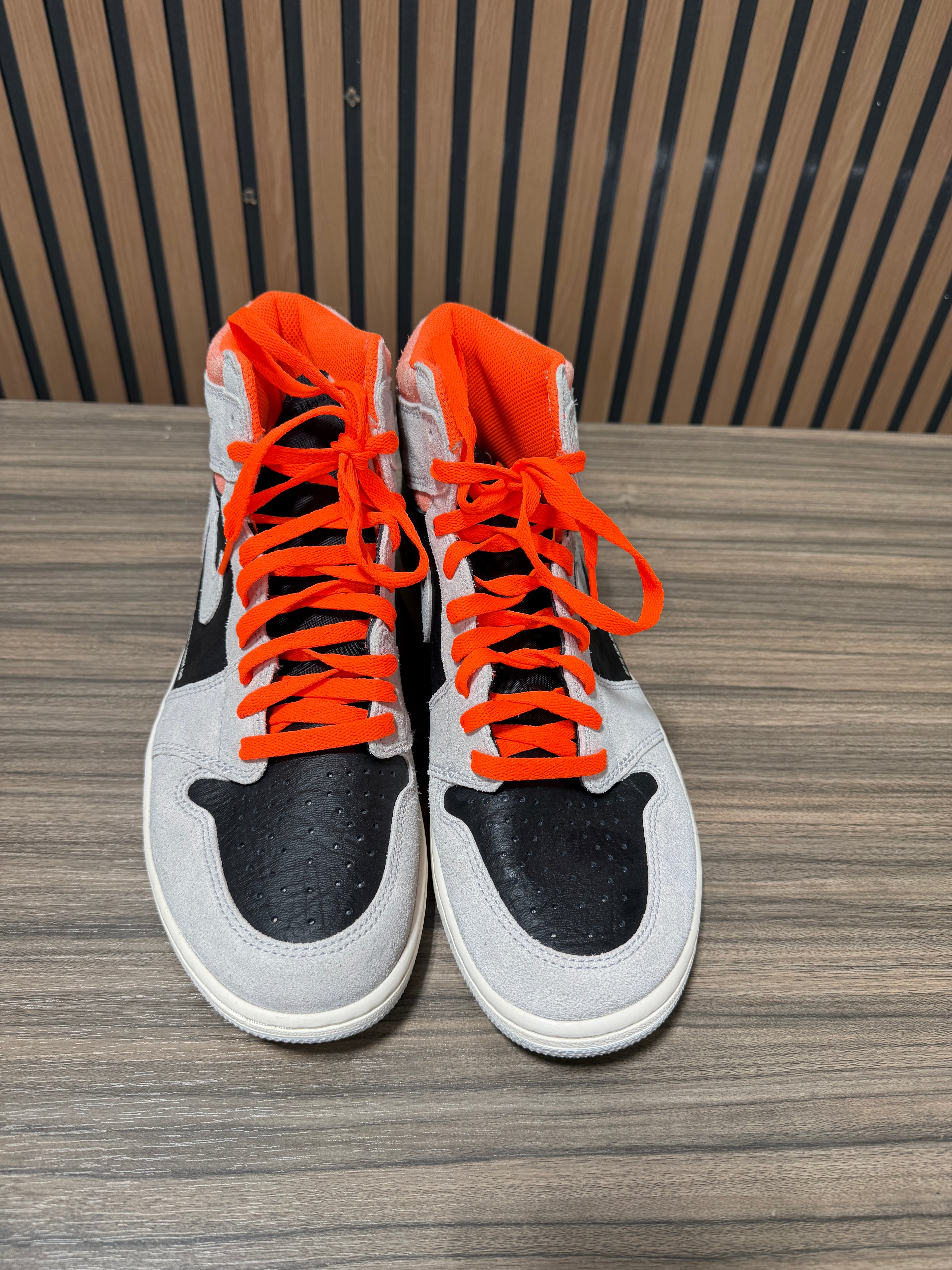 Air Jordan 1 Retro High Og Grey Hyper Crimson 2019 Sz 10.5 No Box