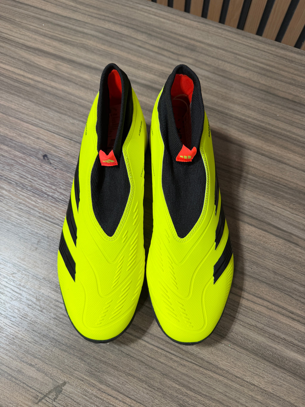 adidas Predator 24 League Laceless Turf Cleats Sz 9