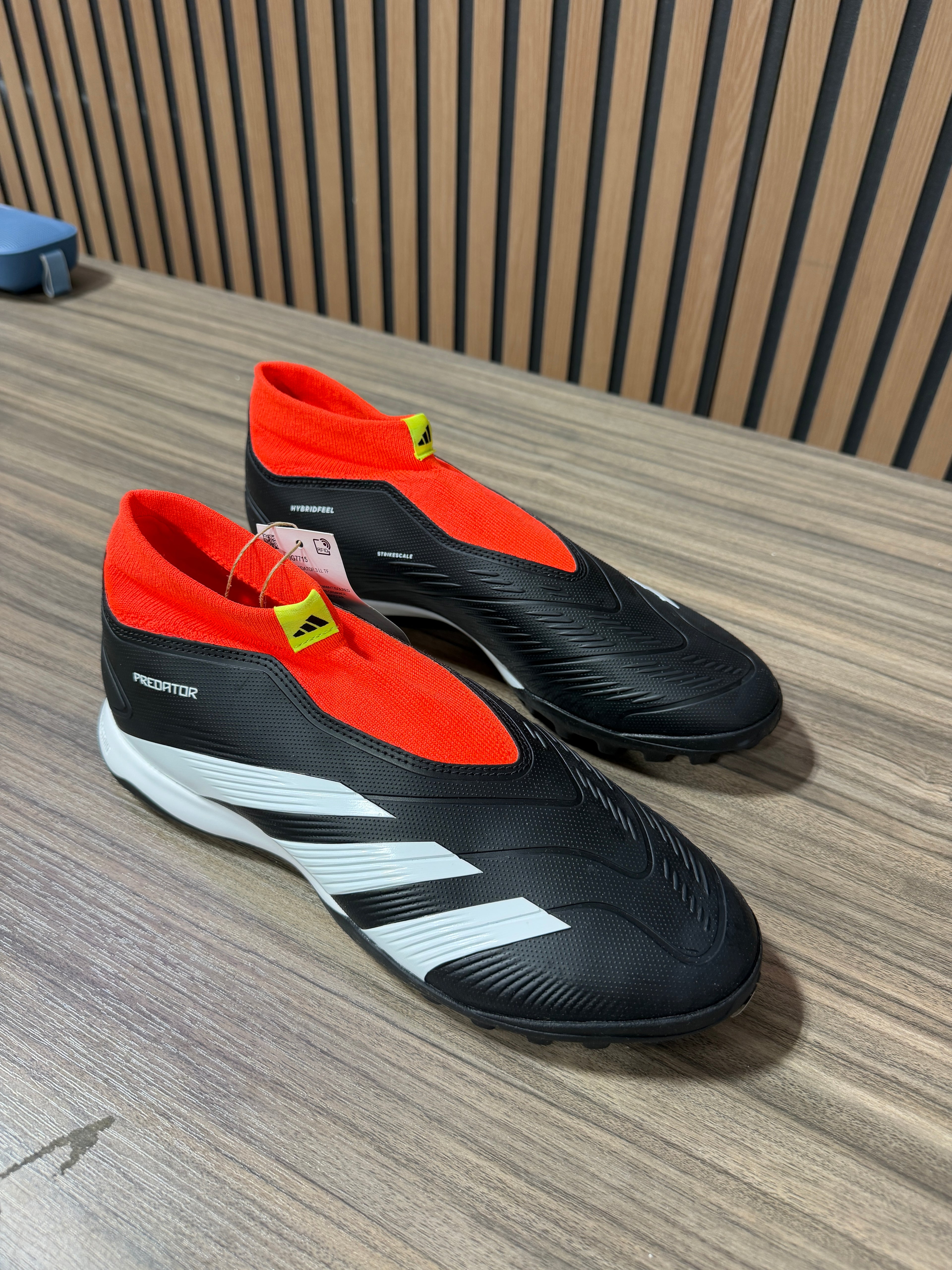 adidas Predator 24 League Laceless Turf Cleats Sz 9