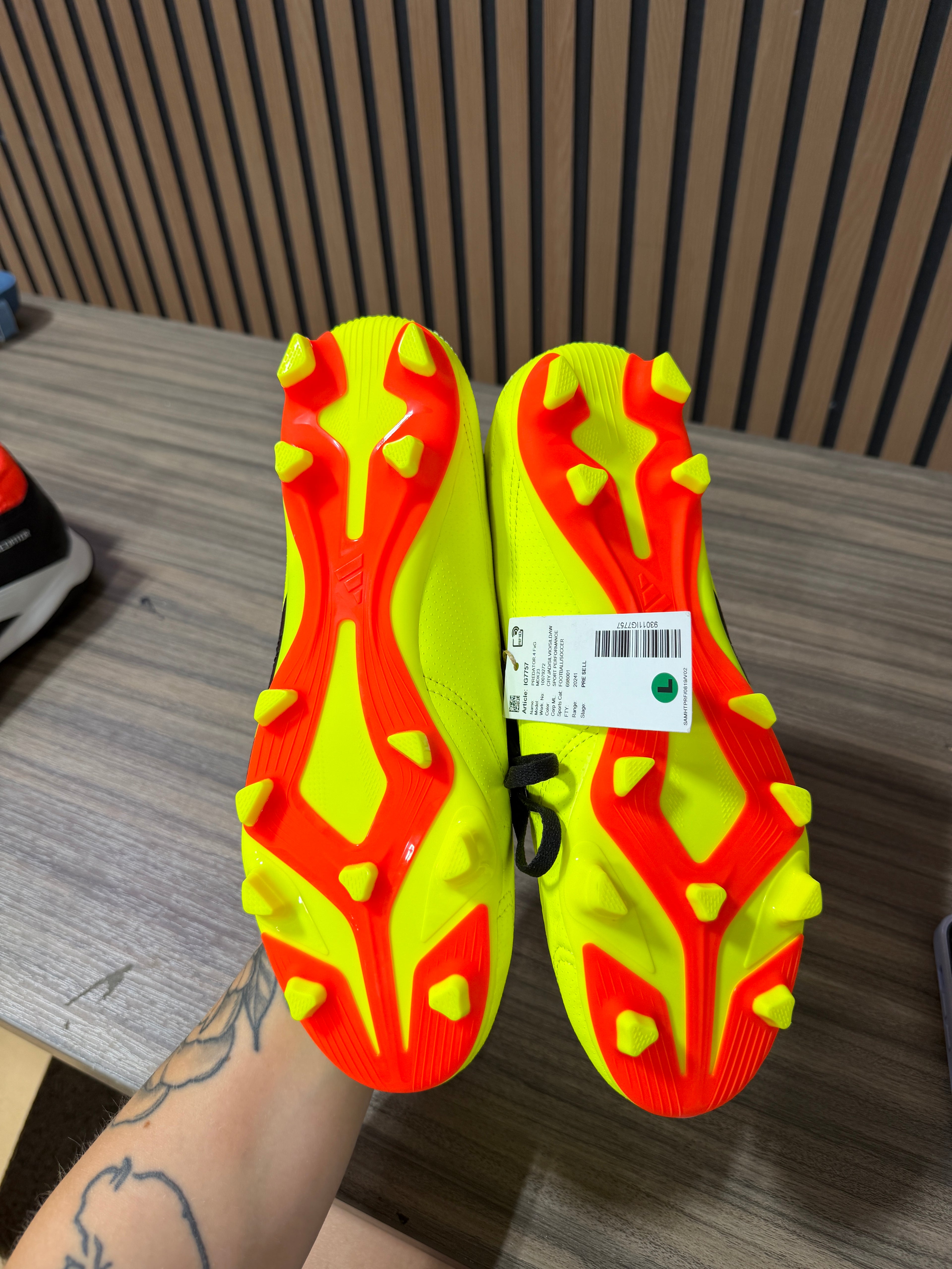 adidas Predator Club Firm Ground/Multi-Ground Soccer Cleats  Sz 9