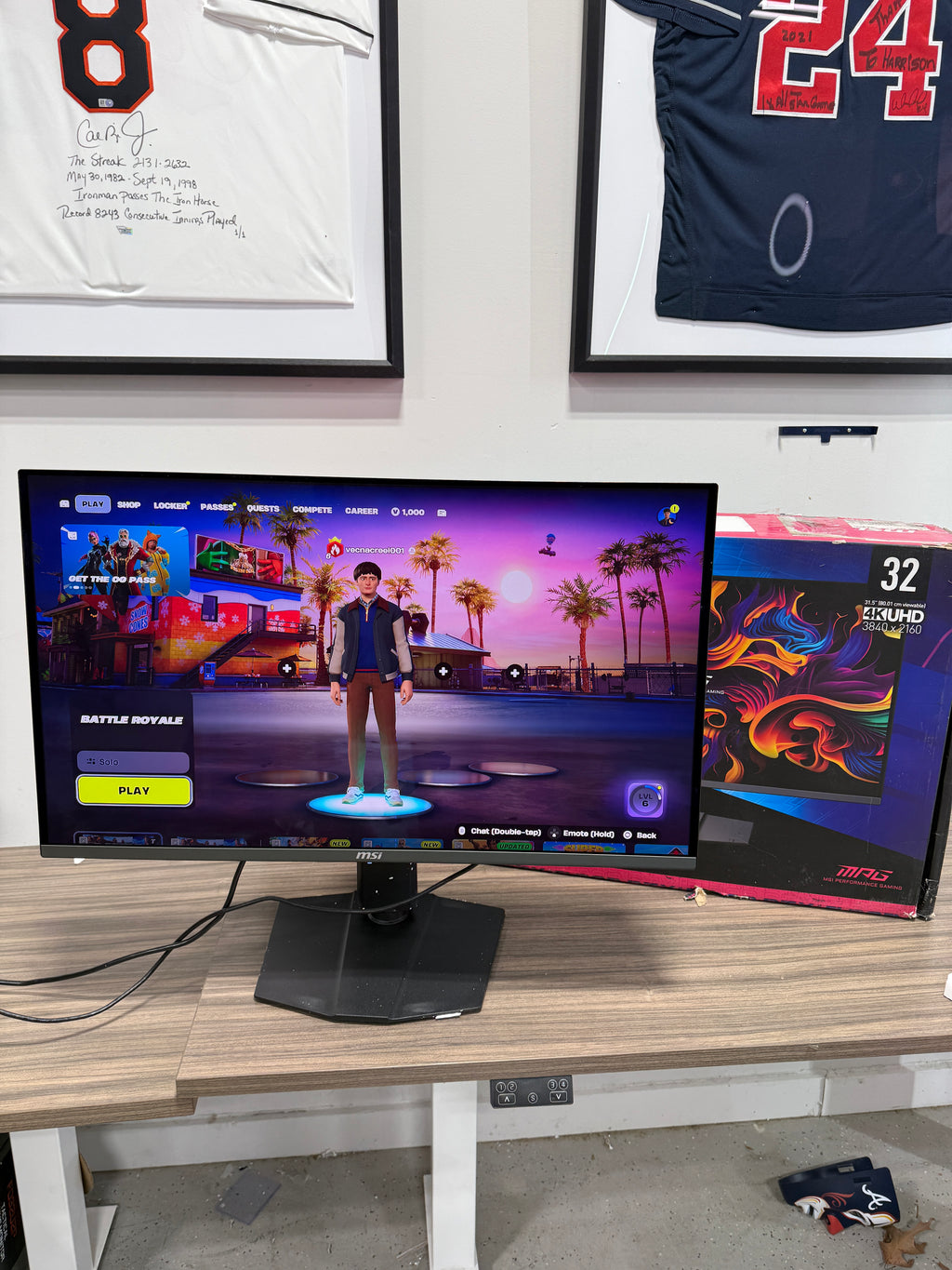 MSI 32" 240 Hz QD-OLED UHD Gaming Monitor FreeSync SEE DESCIPTION FLAWS