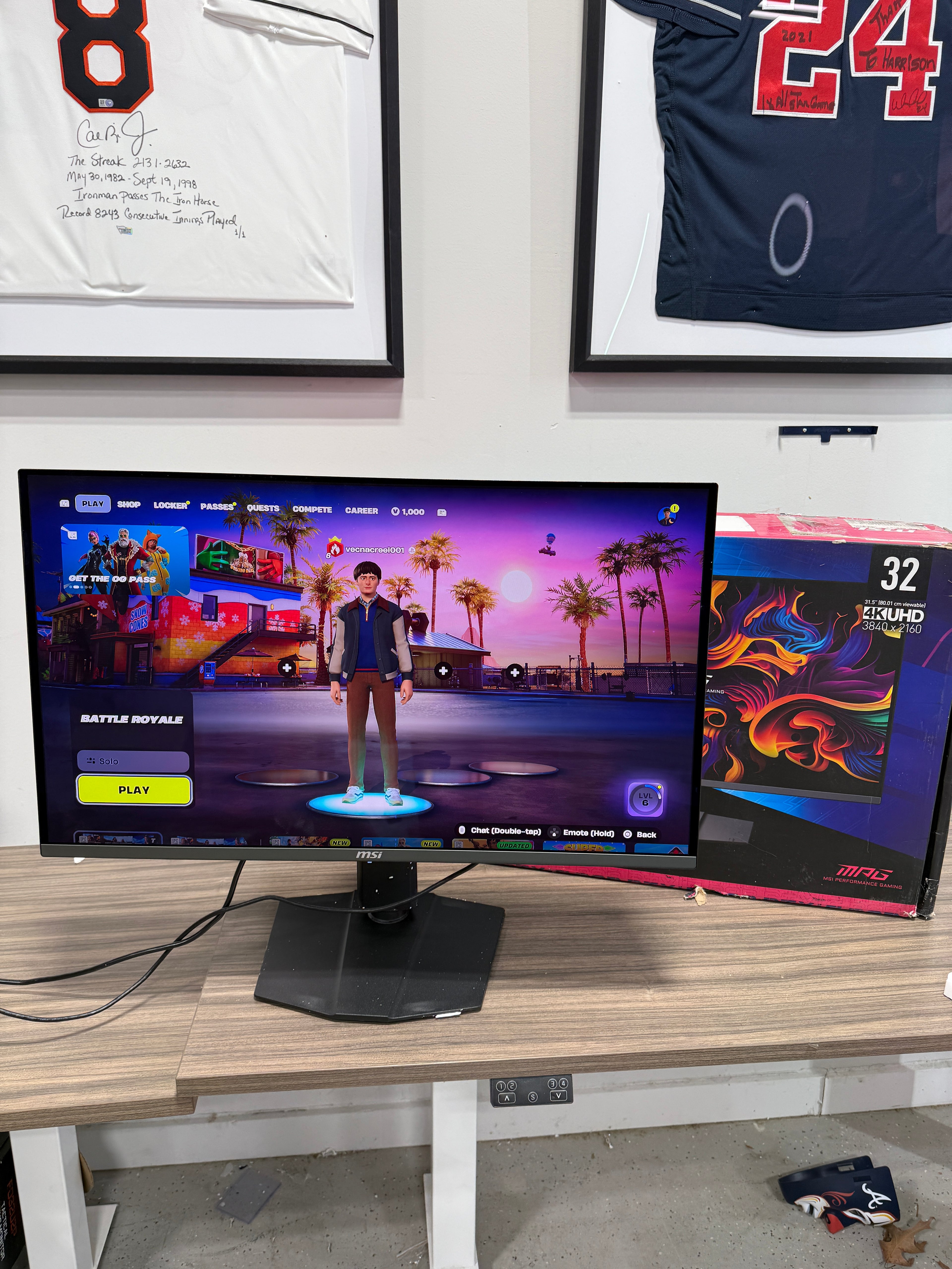 MSI 32" 240 Hz QD-OLED UHD Gaming Monitor FreeSync SEE DESCIPTION FLAWS