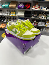 Load image into Gallery viewer, Nike SB Dunk Low Green Apple Sz 11.5
