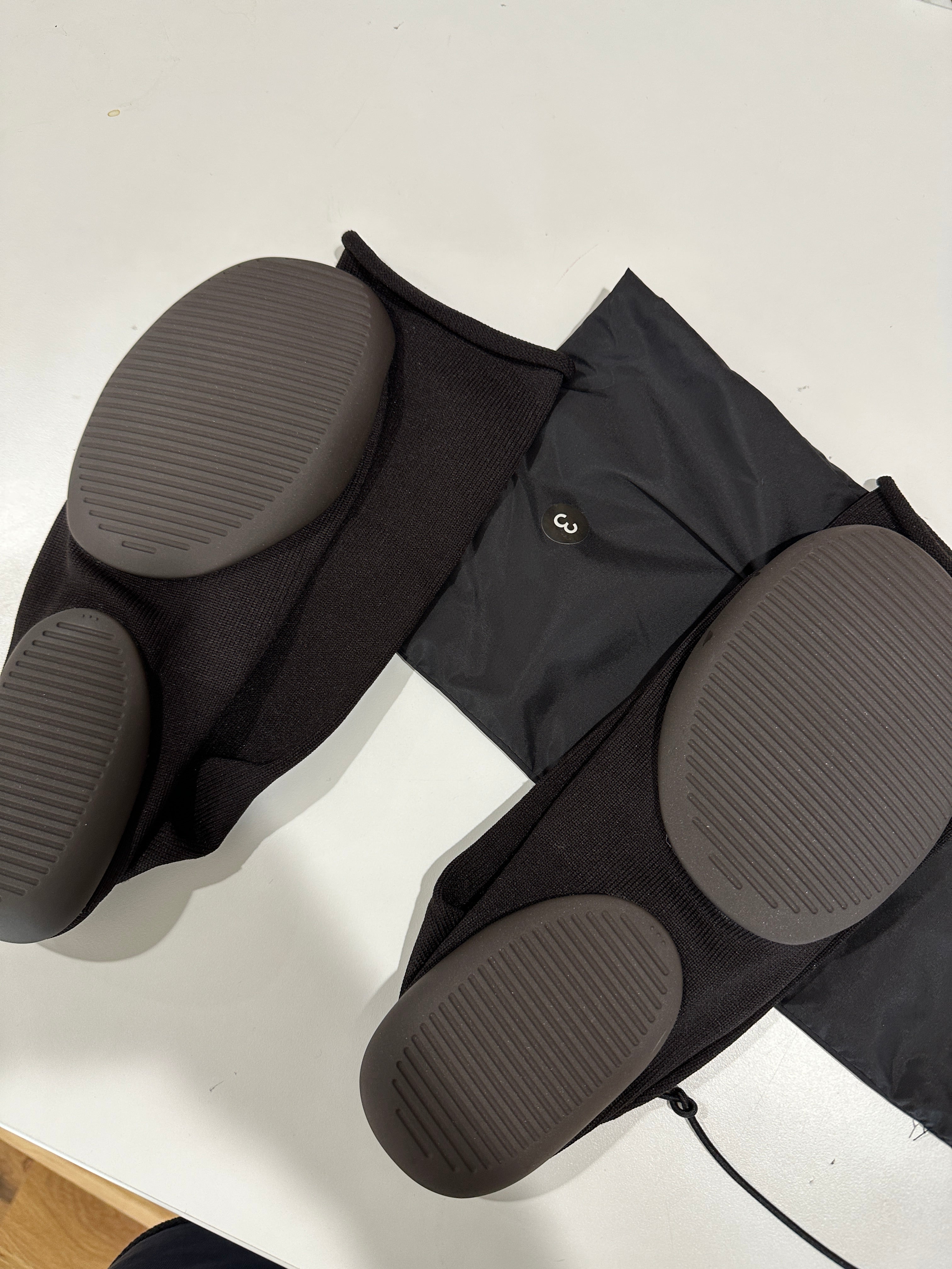 Yeezy Pods Size 3 (In stock shipping)