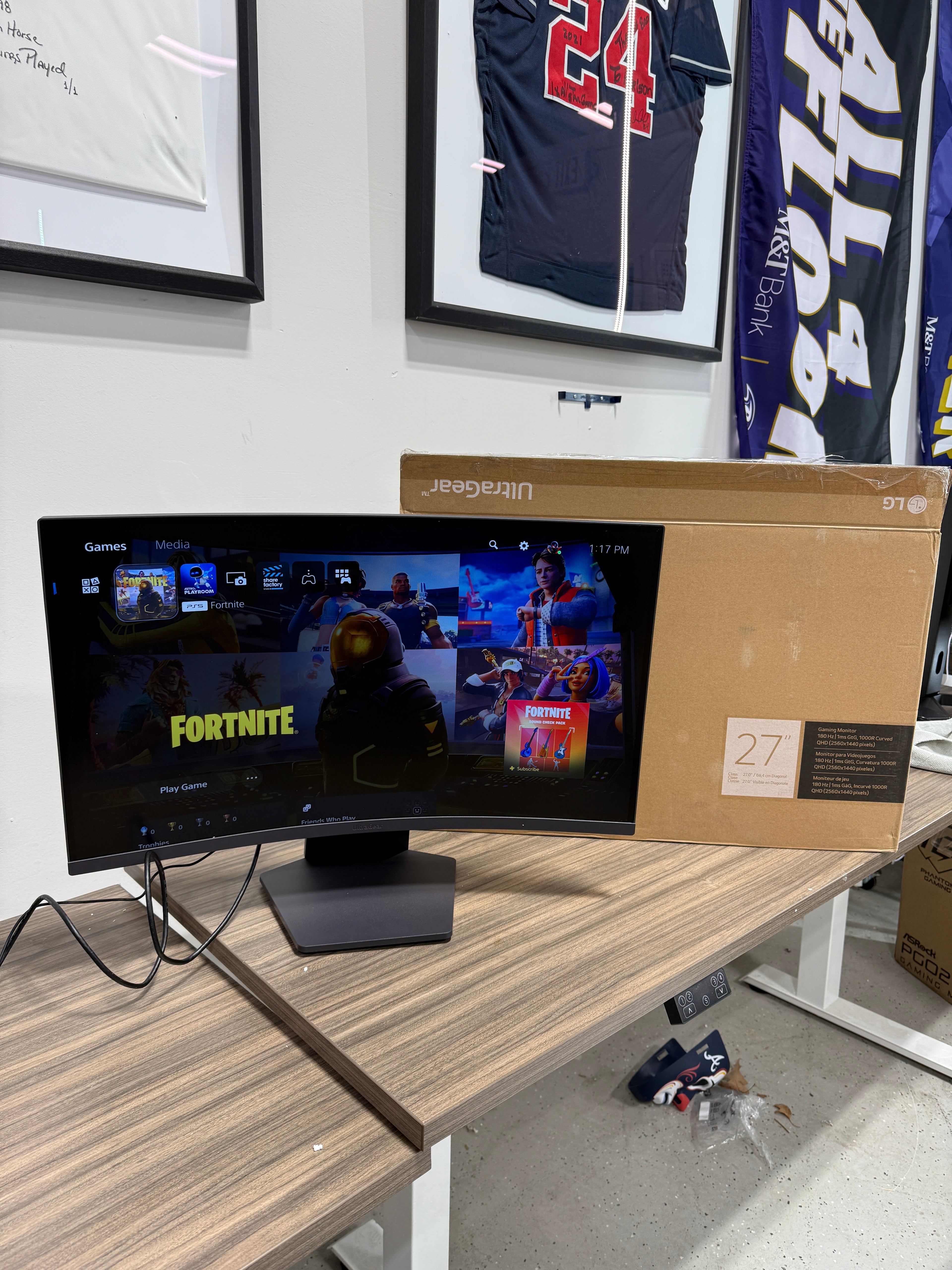 LG 27" 180 Hz VA QHD Gaming Monitor FreeSync (AMD Adaptive Sync) sRGB 99% (CIE1931) UltraGear 27GS60QC-B