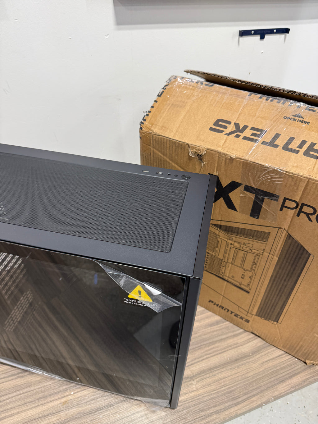 Phanteks XT Pro Ultra, Mid-Tower Gaming Chassis, 4x M25-140 Fans Included, High Airflow Performance Mesh, Tempered Glass Window, USB-C 3.2 Gen2, Black