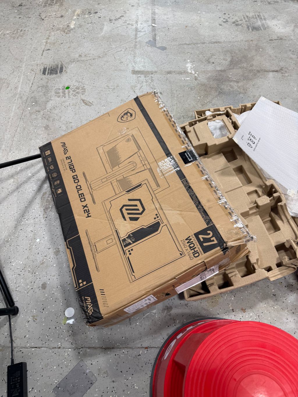 BROKEN MSI MAG 271QPX QD-OLED 27" 16:9, QD-OLED Gaming Monitor, 360Hz 0.03ms, 2560 x 1440 (WQHD), Height Adjustable Arm