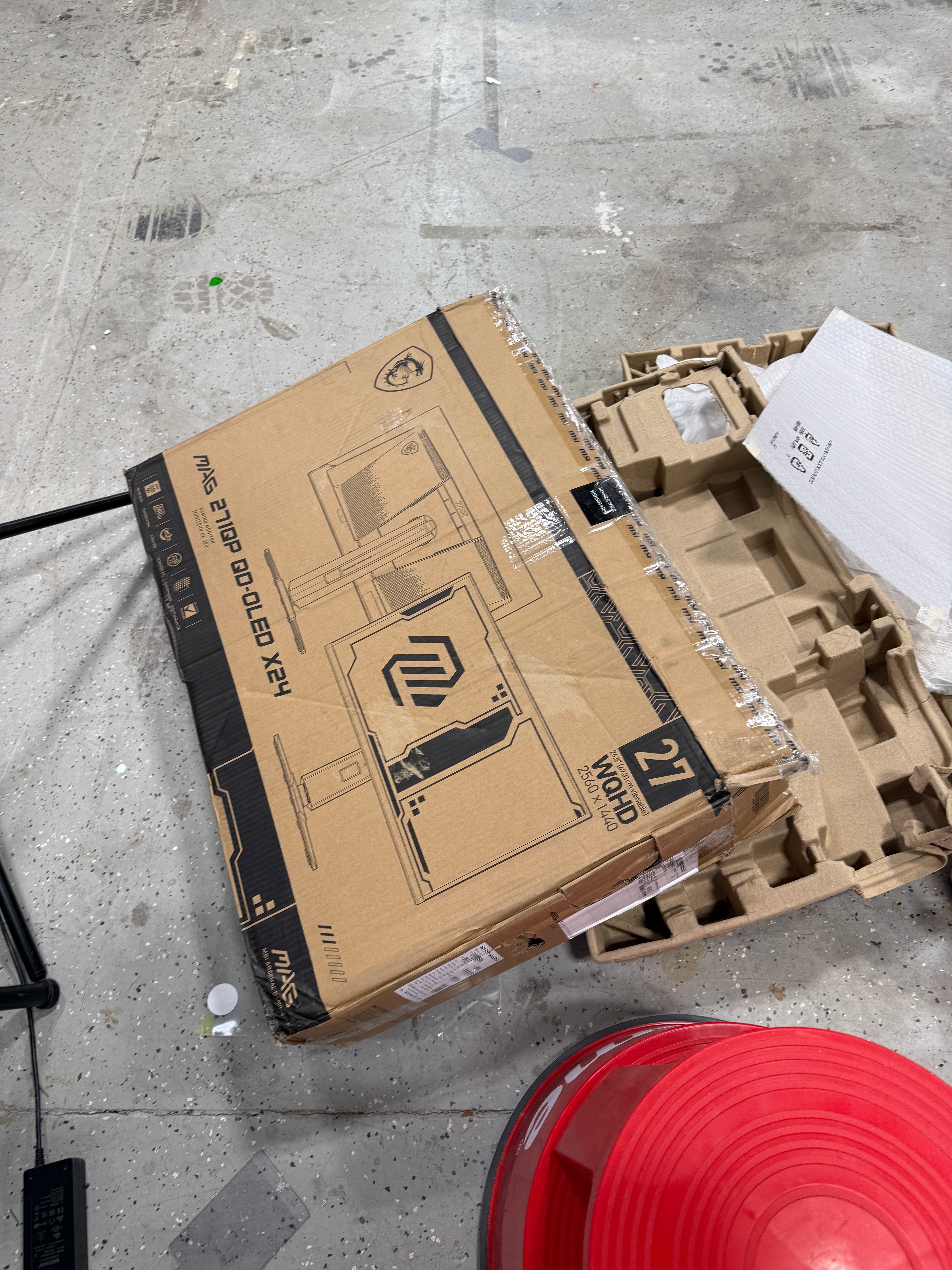 BROKEN MSI MAG 271QPX QD-OLED 27" 16:9, QD-OLED Gaming Monitor, 360Hz 0.03ms, 2560 x 1440 (WQHD), Height Adjustable Arm
