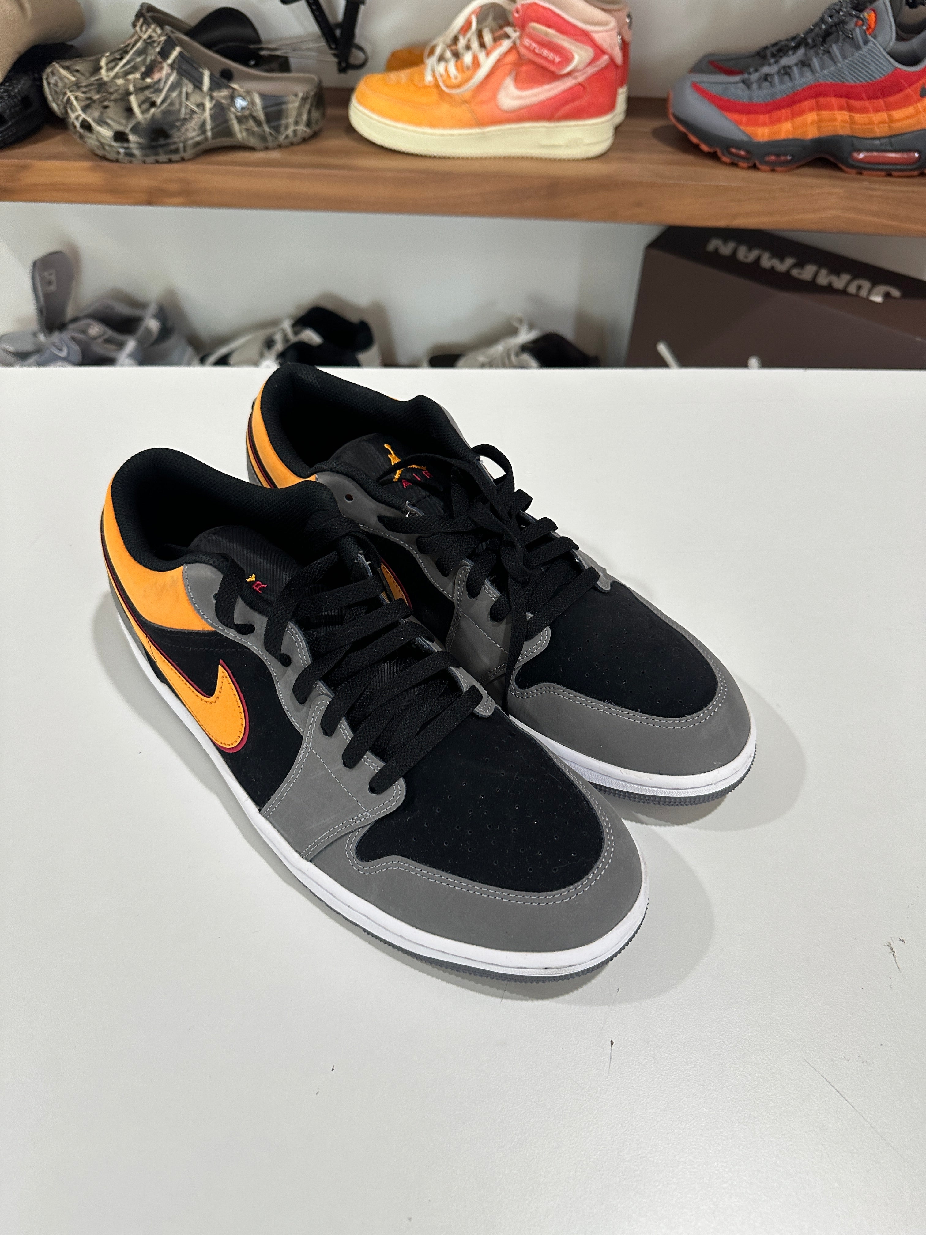 Jordan 1 Low SE Light Graphite Vivid Orange Sz 13 NO BOX