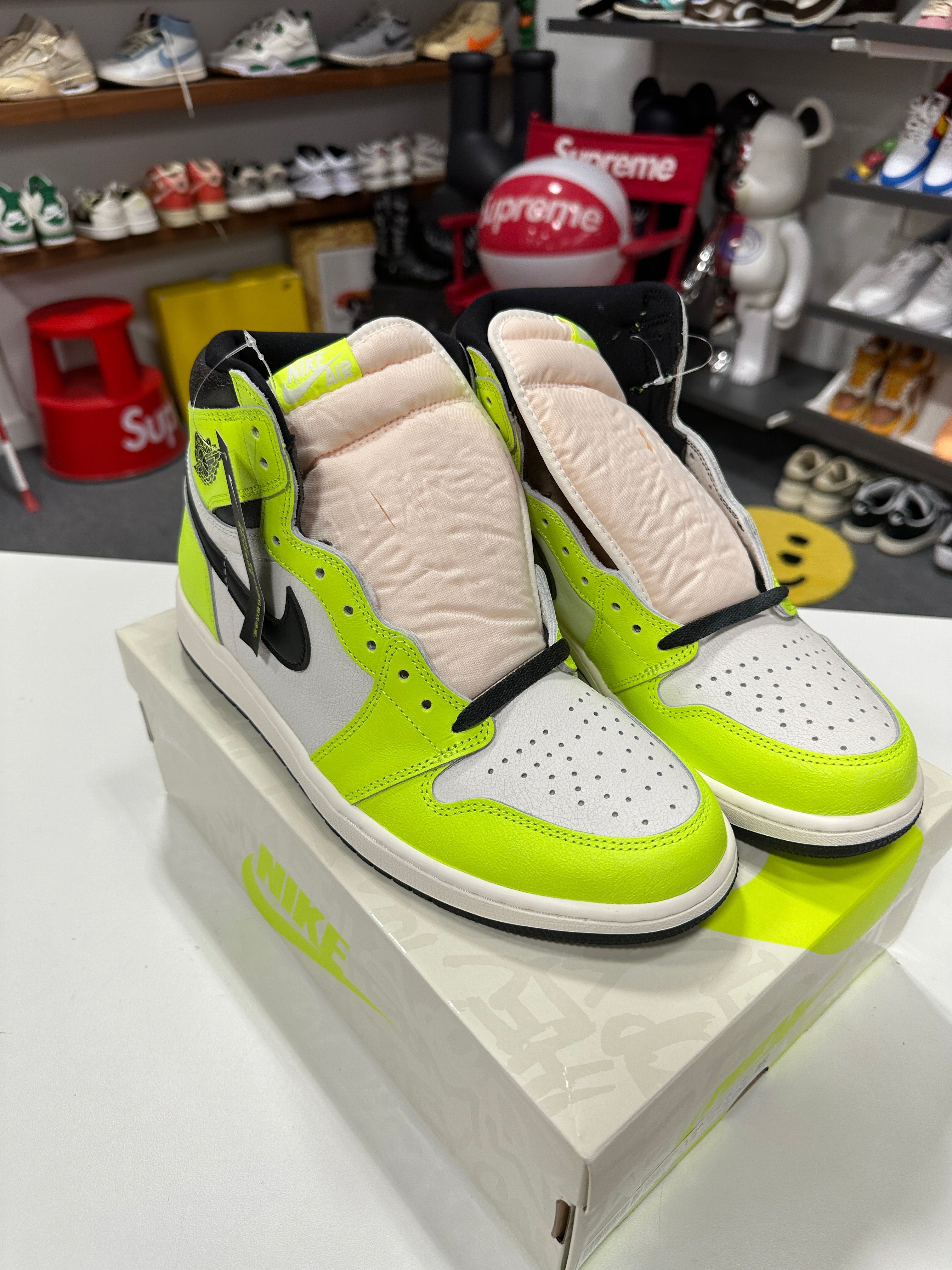 Jordan 1 Retro High OG Visionaire Sz 12