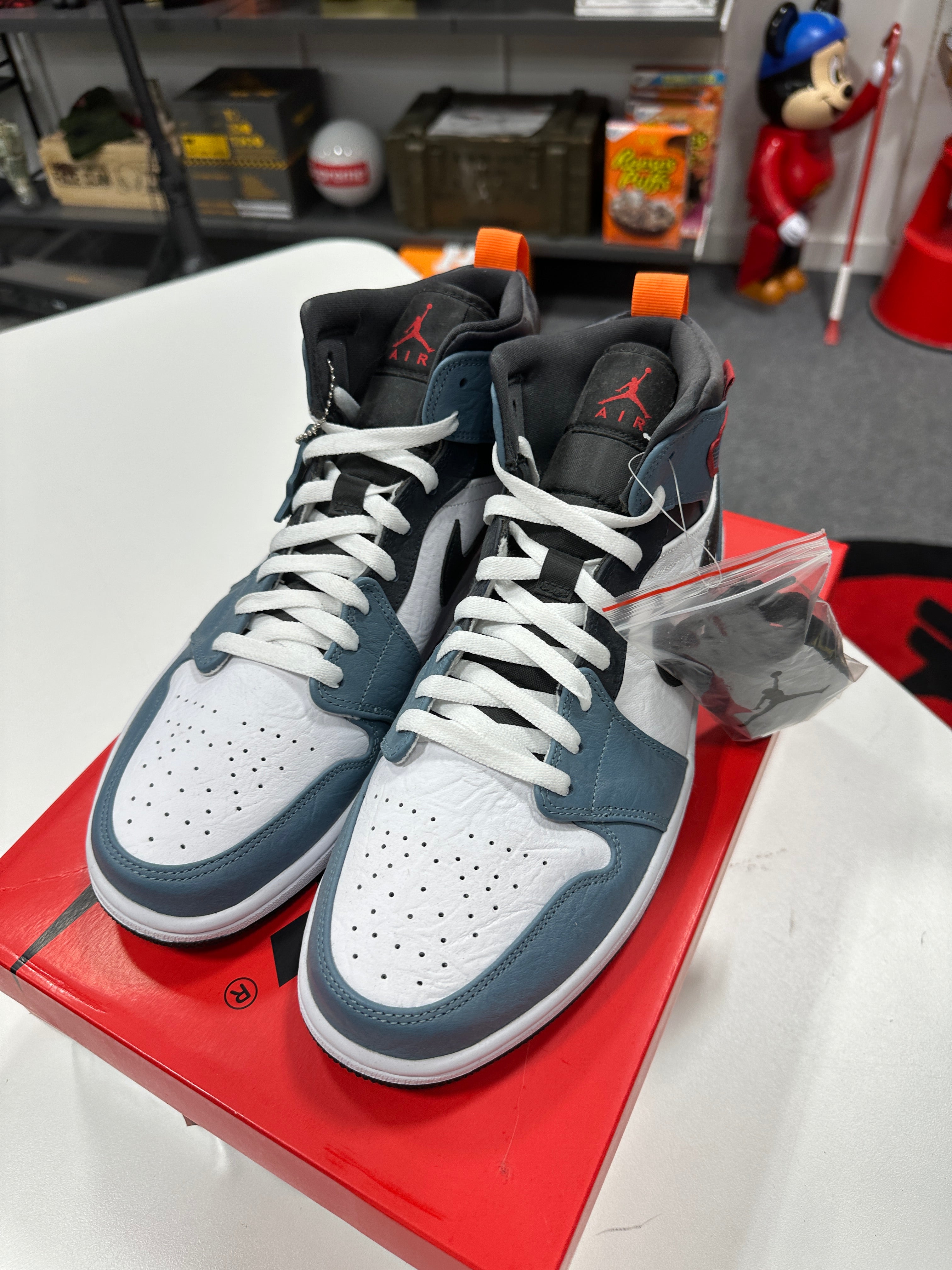 Jordan 1 Mid Fearless Facetasm Sz 12