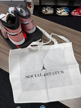Load image into Gallery viewer, Jordan 1 Retro High Rust Pink Sz 11.5
