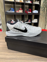 Load image into Gallery viewer, Nike Kobe 5 Protro Zebra PE Sz 11.5
