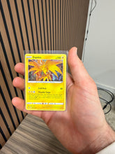 Load image into Gallery viewer, Pokemon Card TCG Zapdos 048/185 Vivid Voltage Holo
