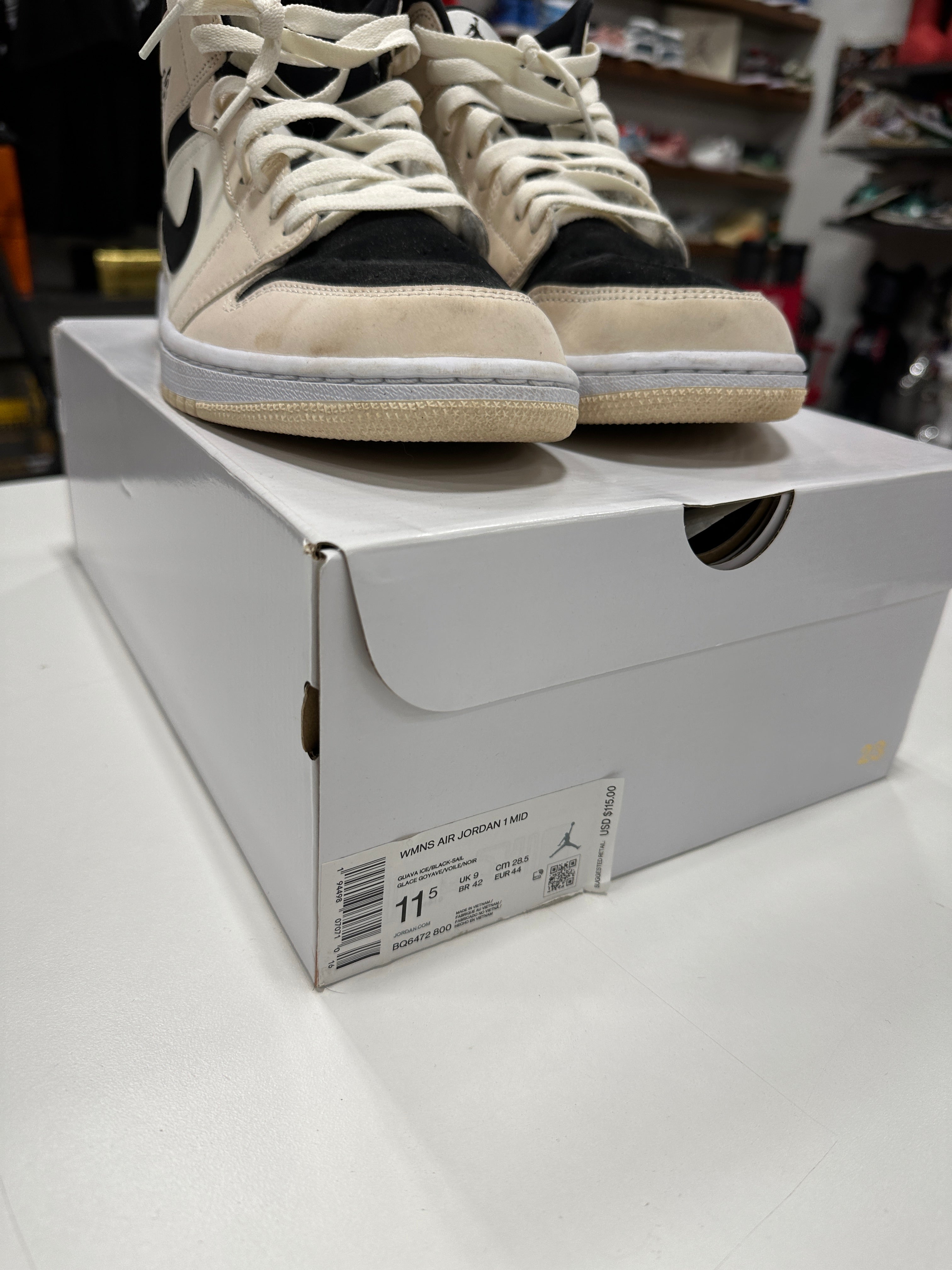 Jordan 1 Mid Barely Orange Sz 10M