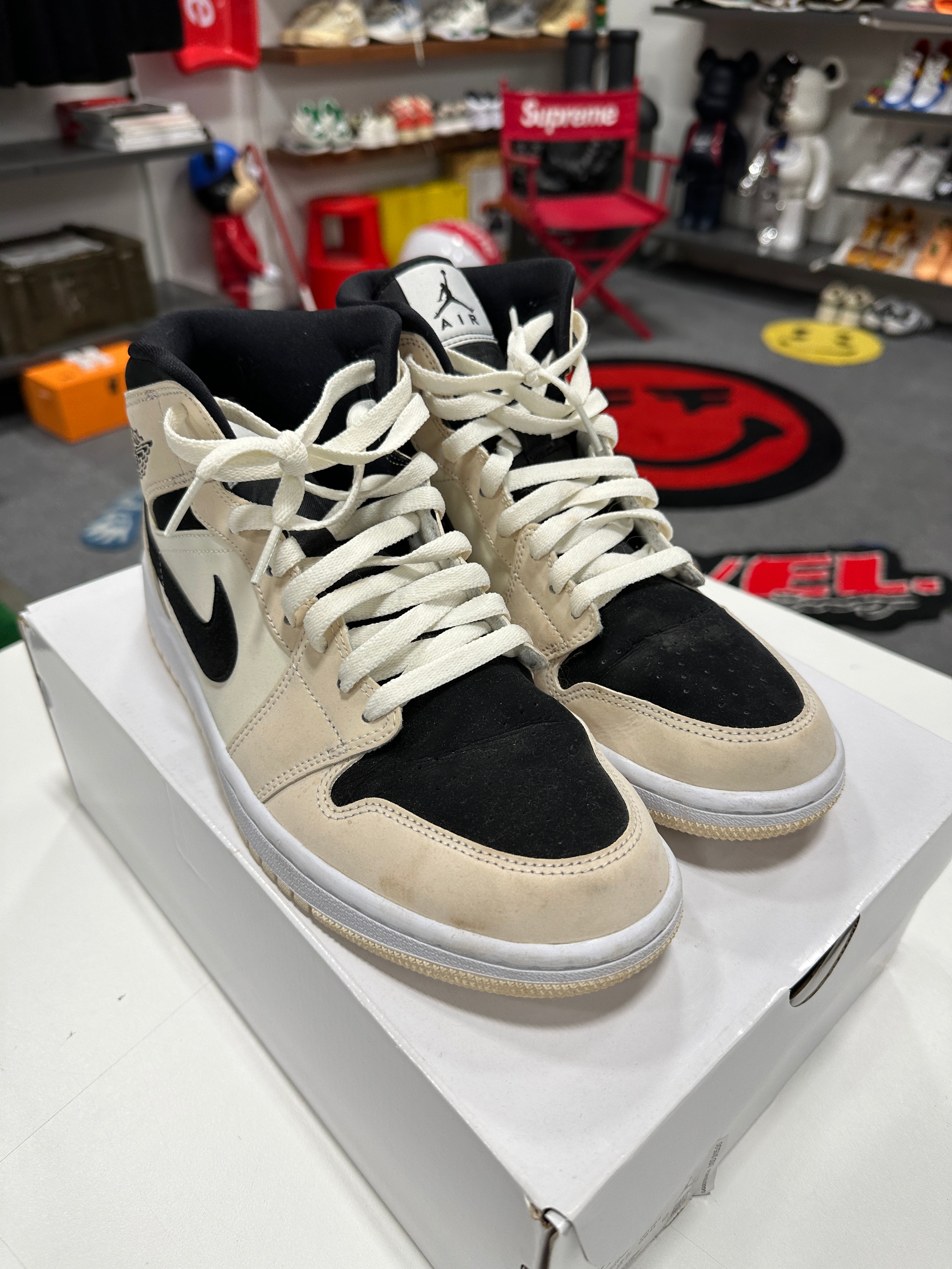 Jordan 1 Mid Barely Orange Sz 10M
