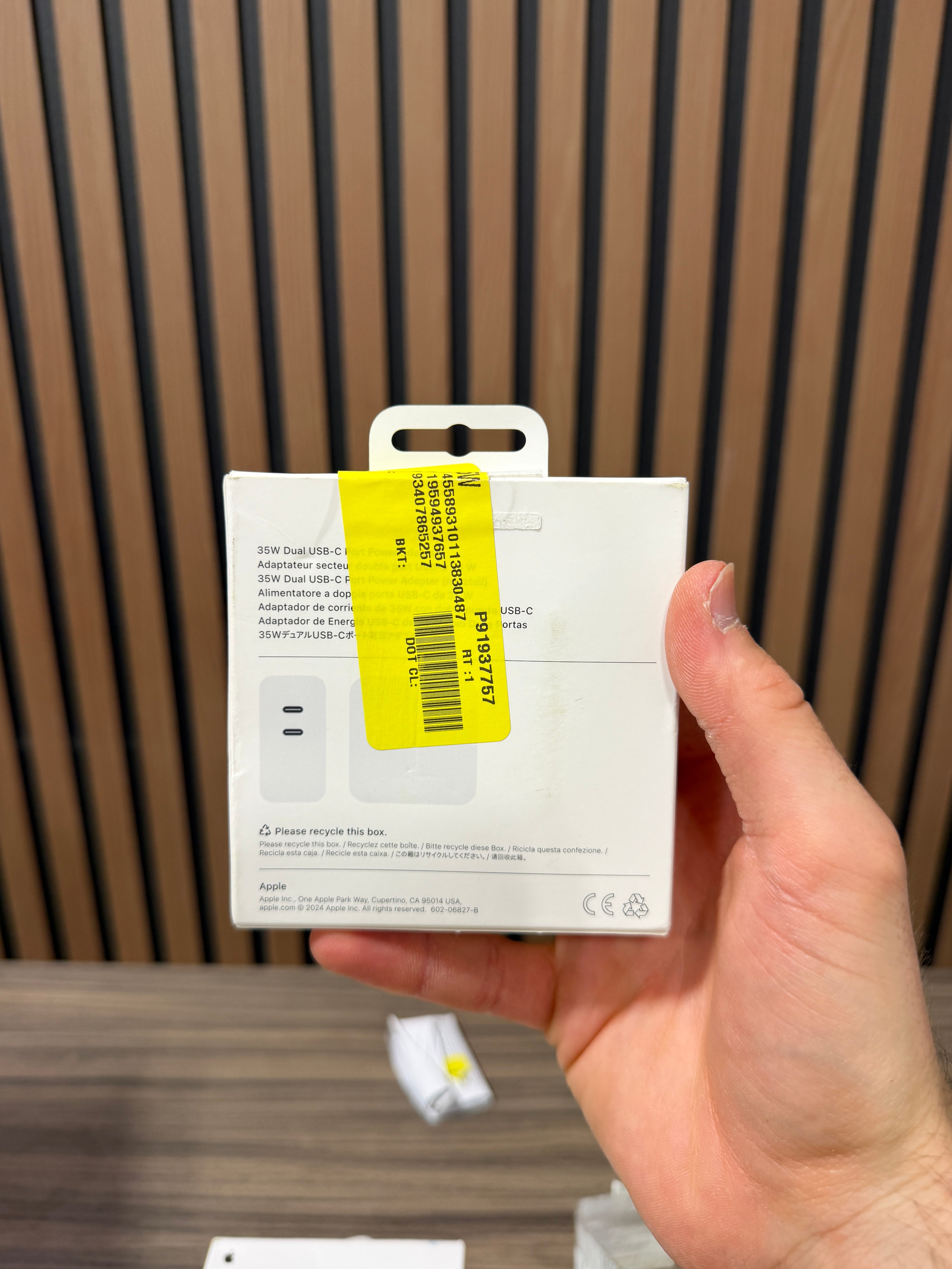 Apple AUTHENTIC 35W Dual USB-C Port Power Adapter