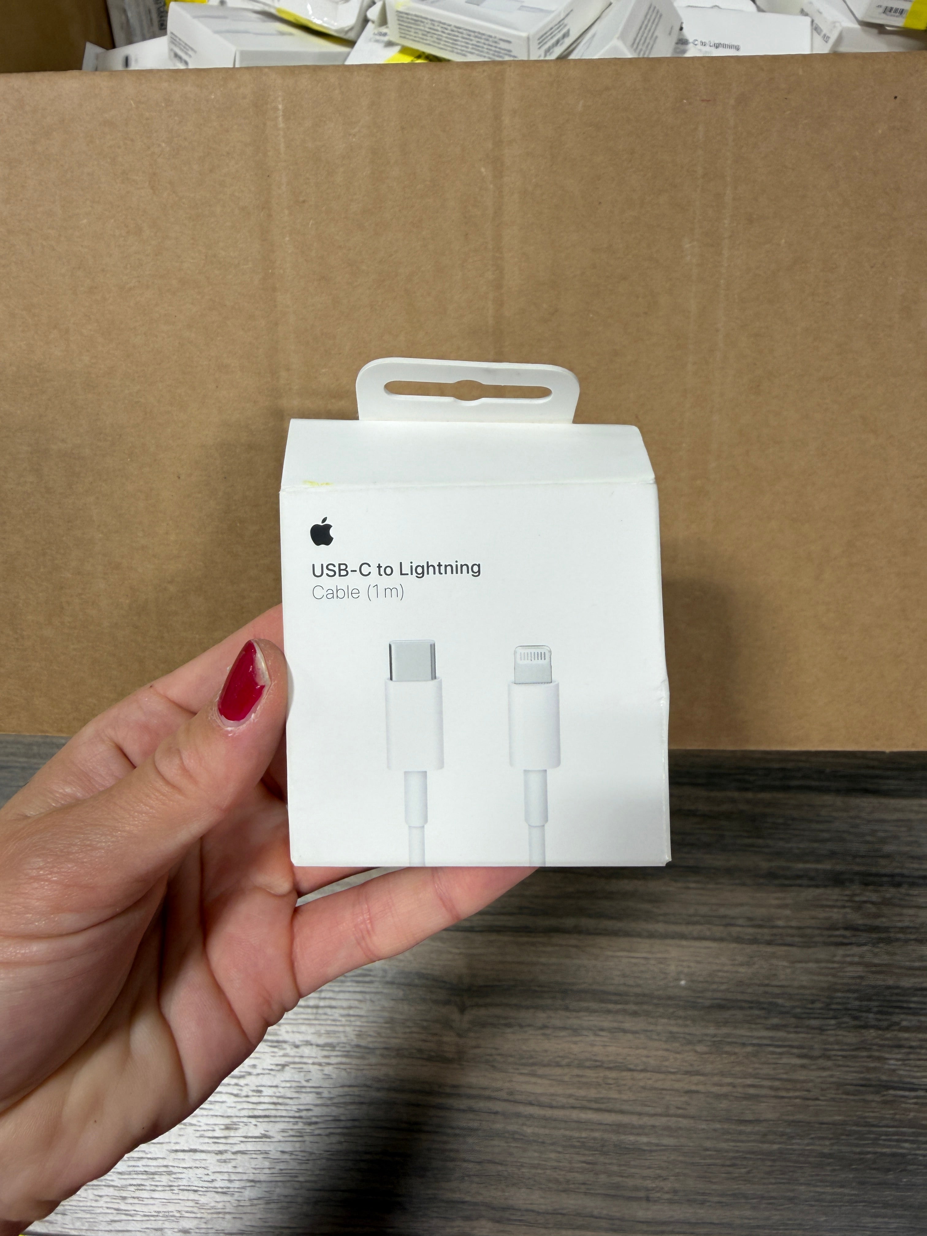 Apple AUTHENTIC USB-C to Lightning Cable (1m)