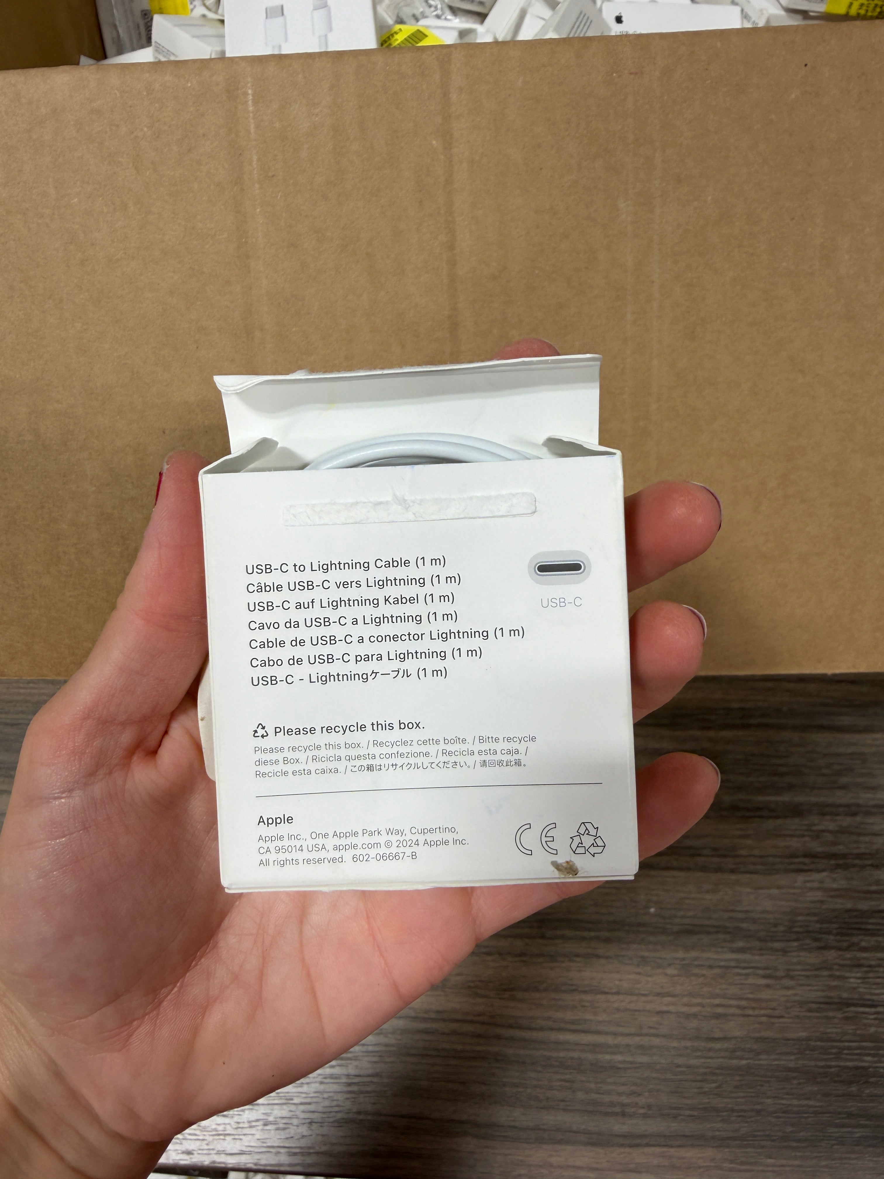 Apple AUTHENTIC USB-C to Lightning Cable (1m)