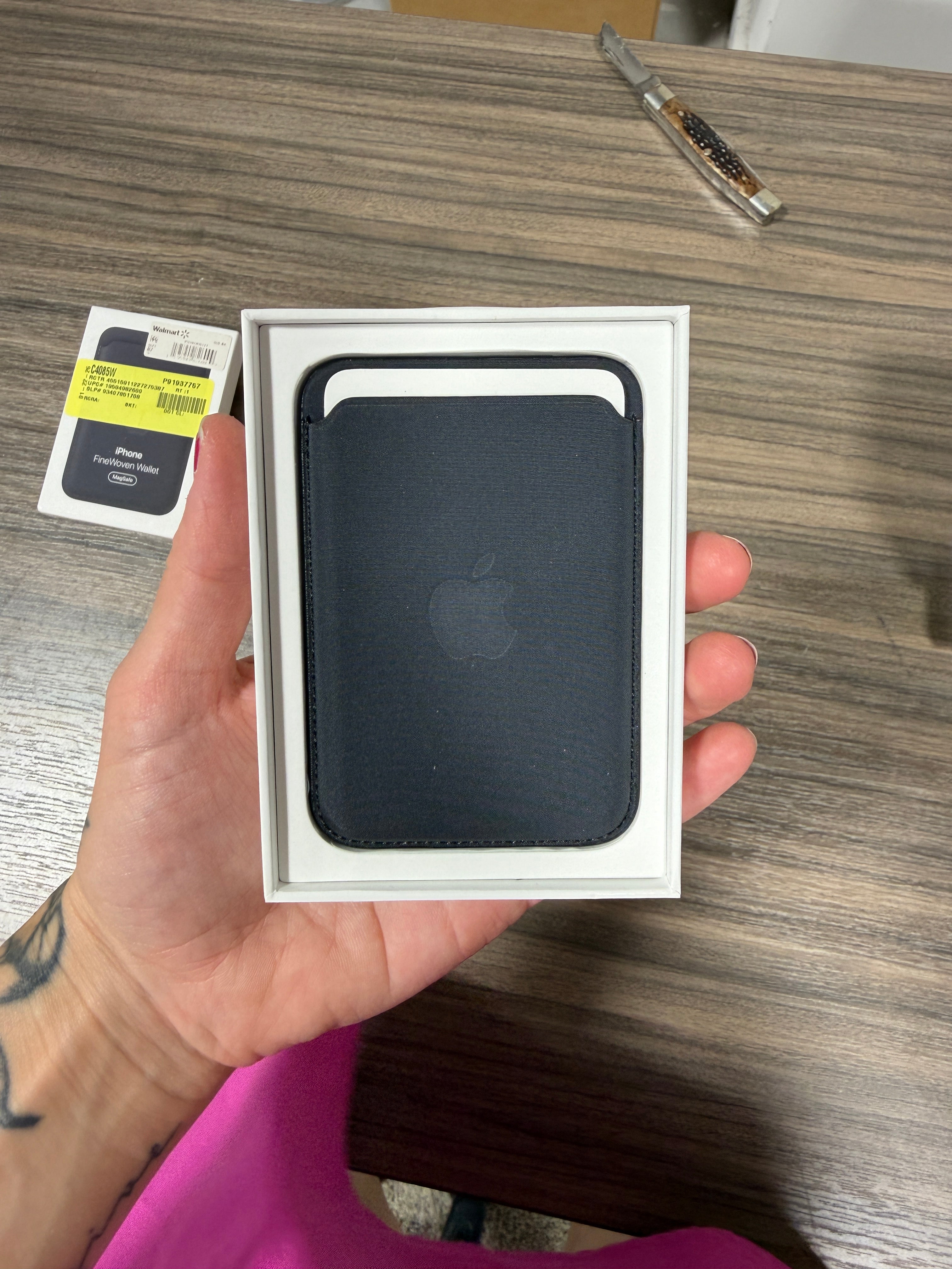 Apple FineWoven Wallet with MagSafe navy blue