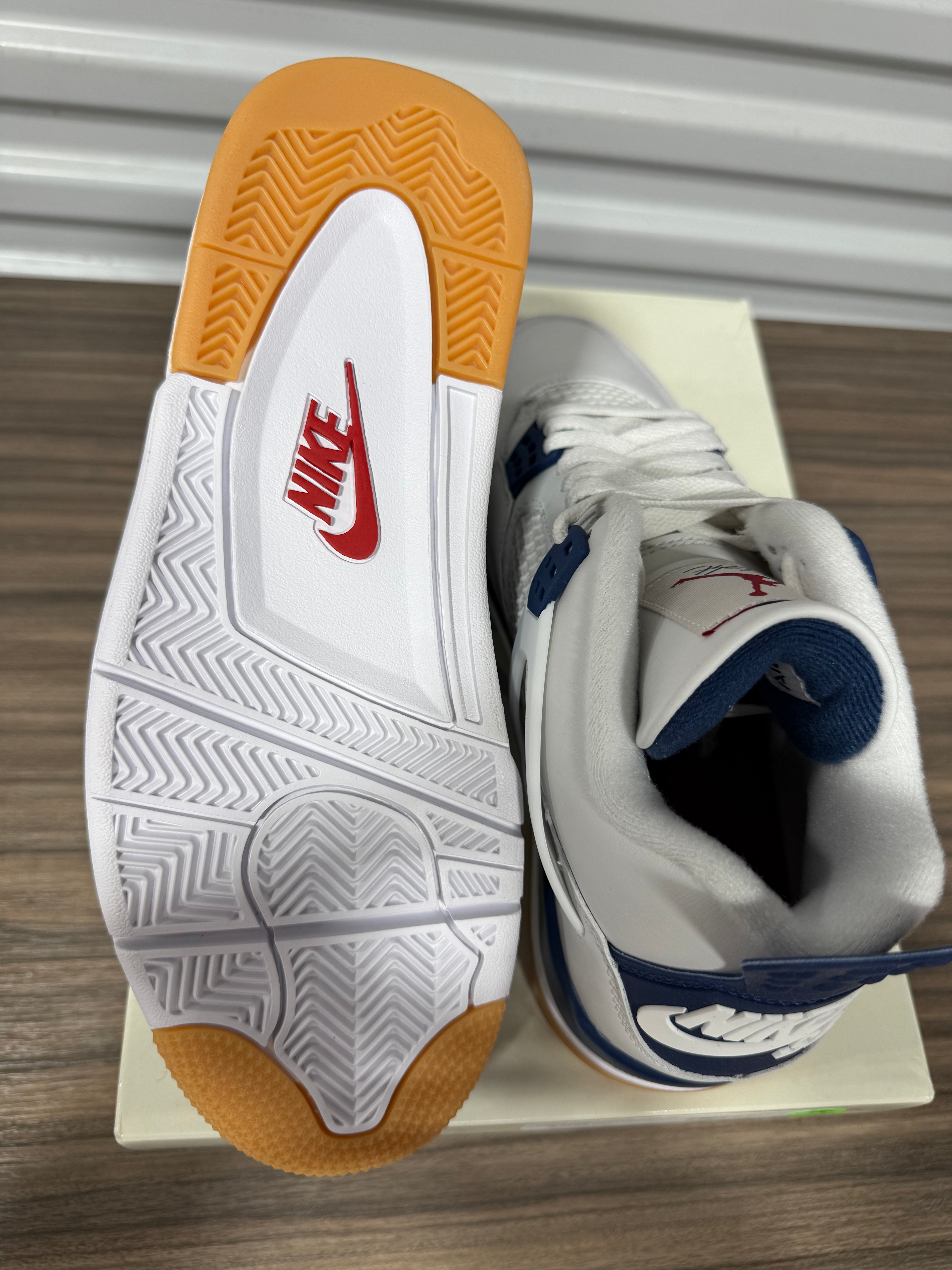 Jordan 4 SB Navy Sz 9