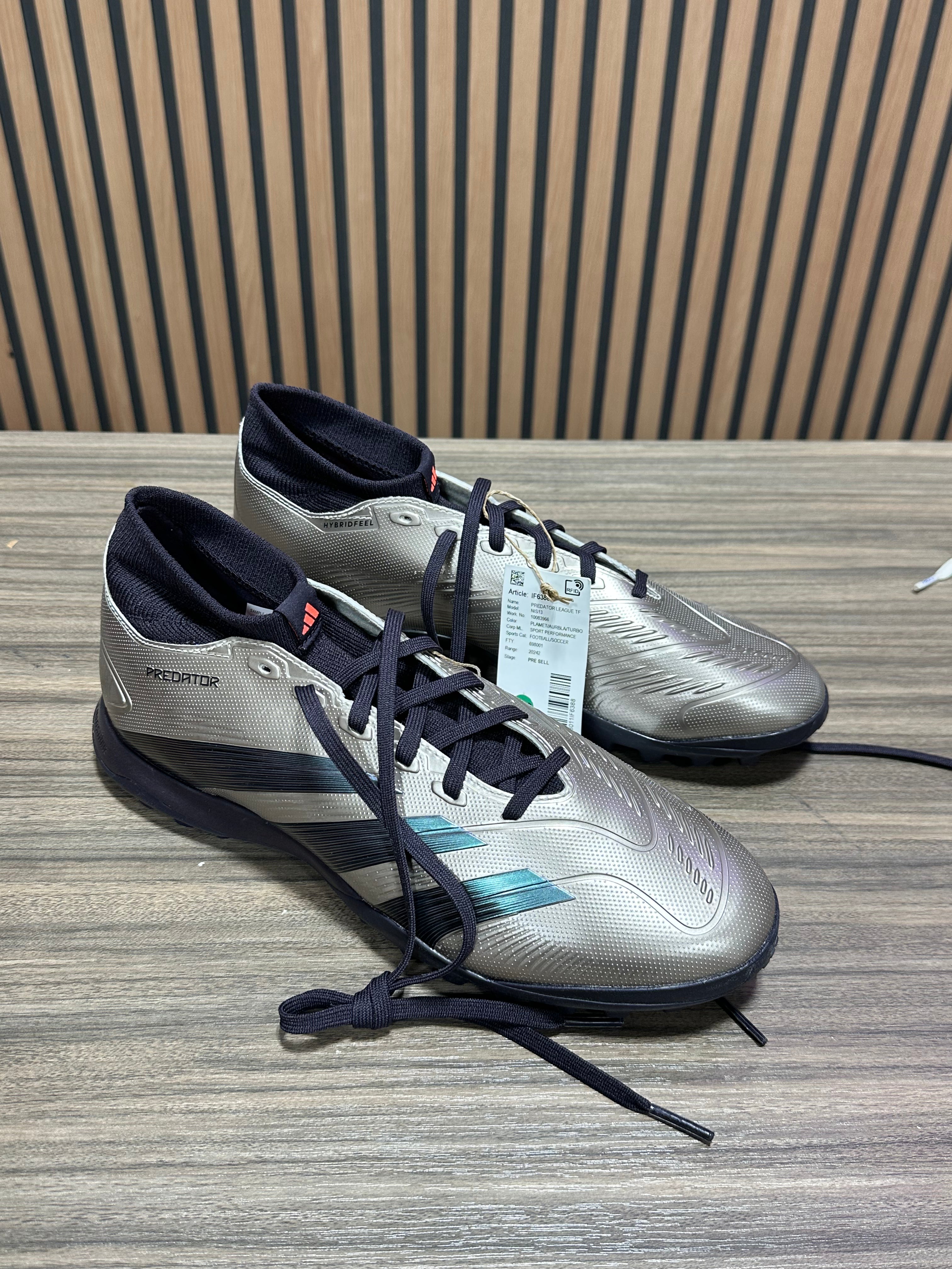 Adidas Predator League TF soccer shoes sz 9