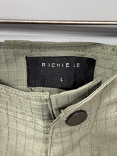 Load image into Gallery viewer, Richie Le Utility Pants Olive Sz L
