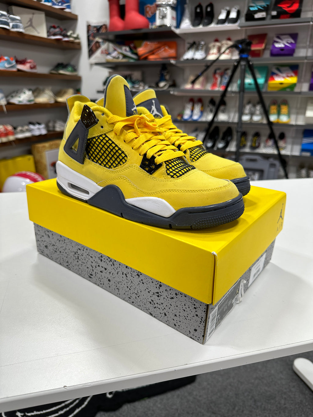 Jordan 4 Retro Lightning (2021) (GS) Sz 7Y