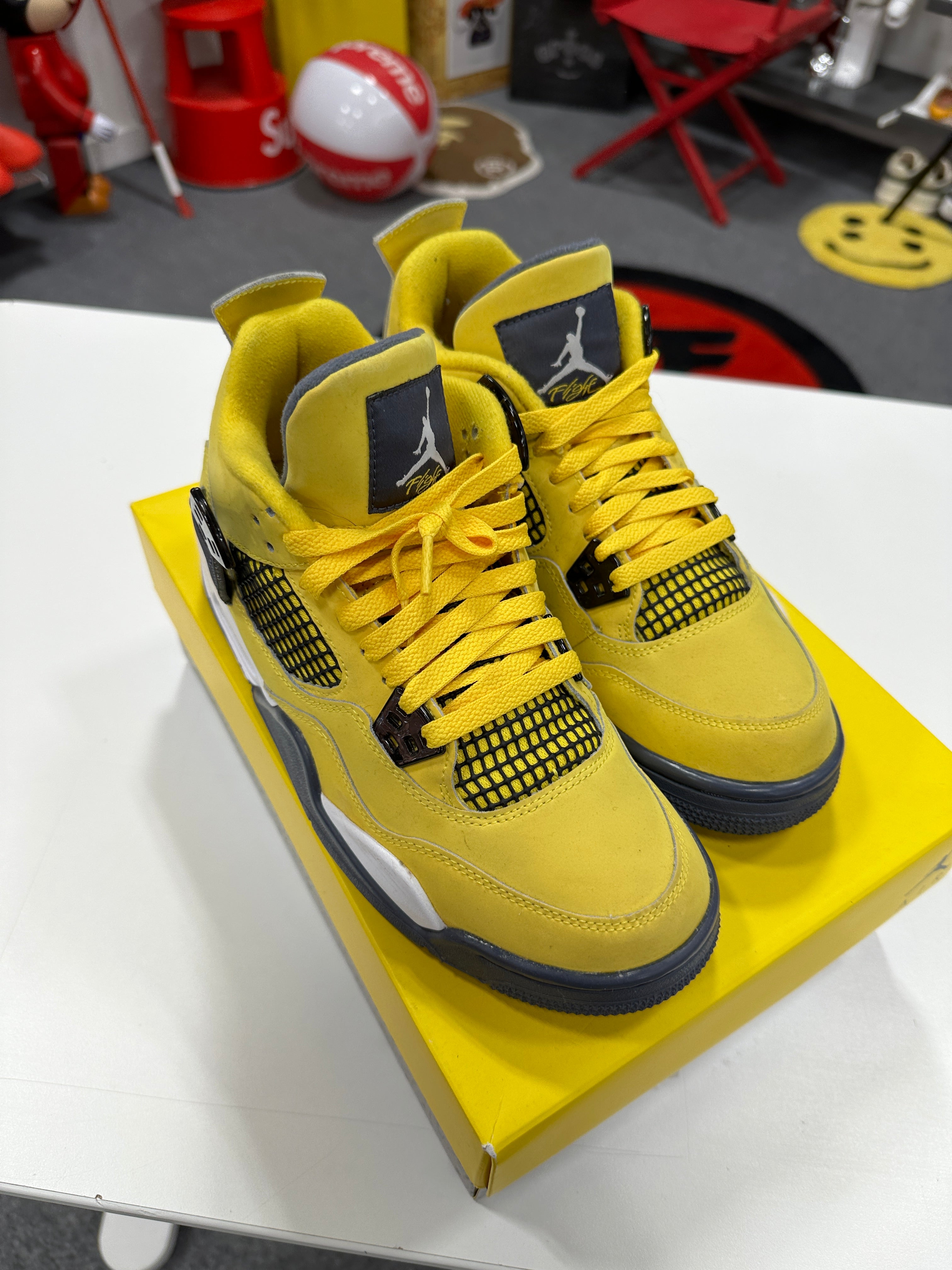 Jordan 4 Retro Lightning (2021) (GS) Sz 7Y