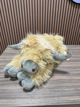 Load image into Gallery viewer, uoozii 20" | 4 Pounds Highland Cow Weighted Stuffed Animals
