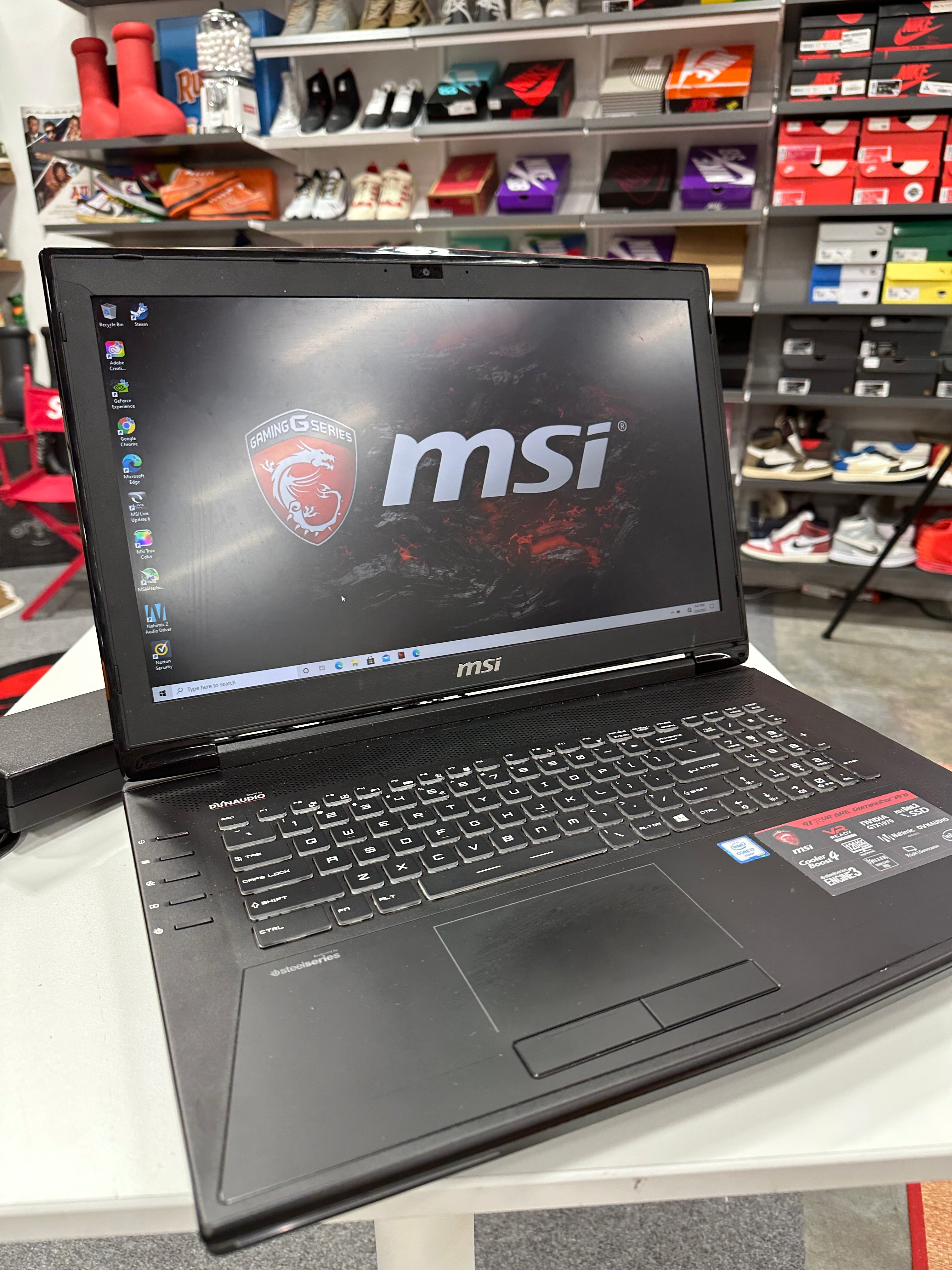 MSI GT72VR 6RD Dominator Gaming PC