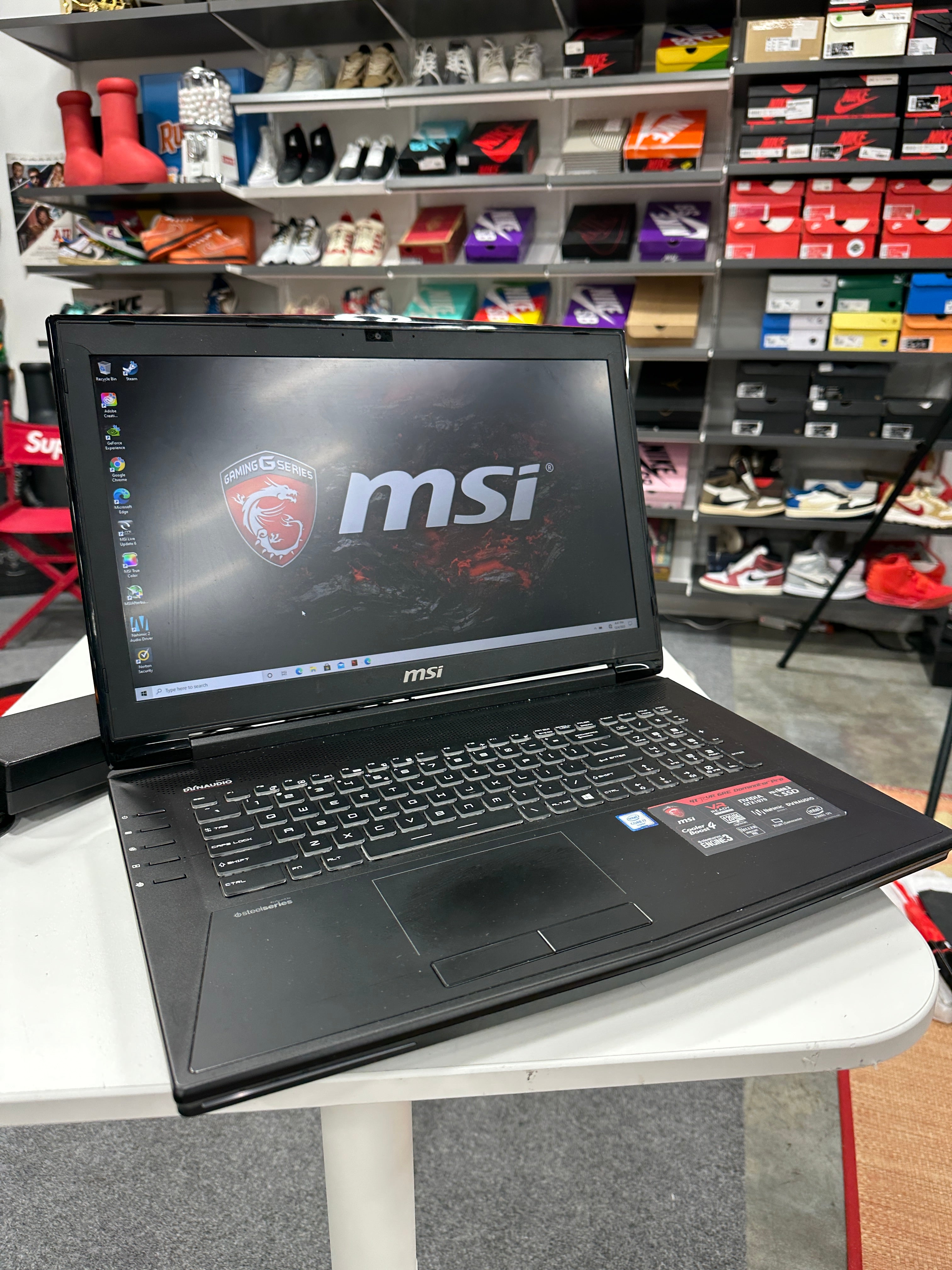 MSI GT72VR 6RD Dominator Gaming PC
