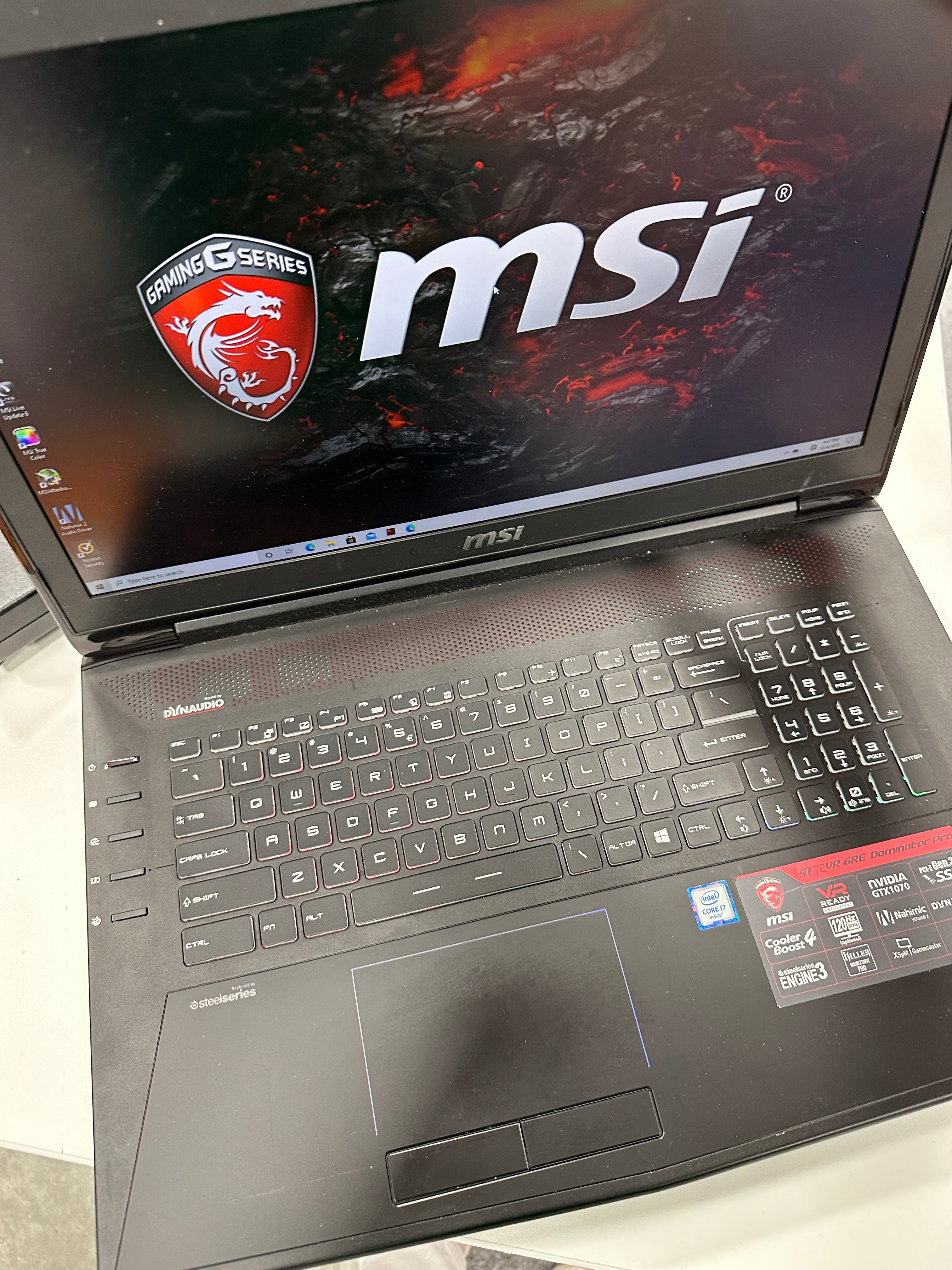 MSI GT72VR 6RD Dominator Gaming PC