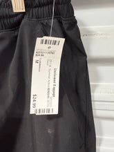 Load image into Gallery viewer, Lululemon Shorts Sz M
