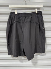 Load image into Gallery viewer, Lululemon Shorts Sz M
