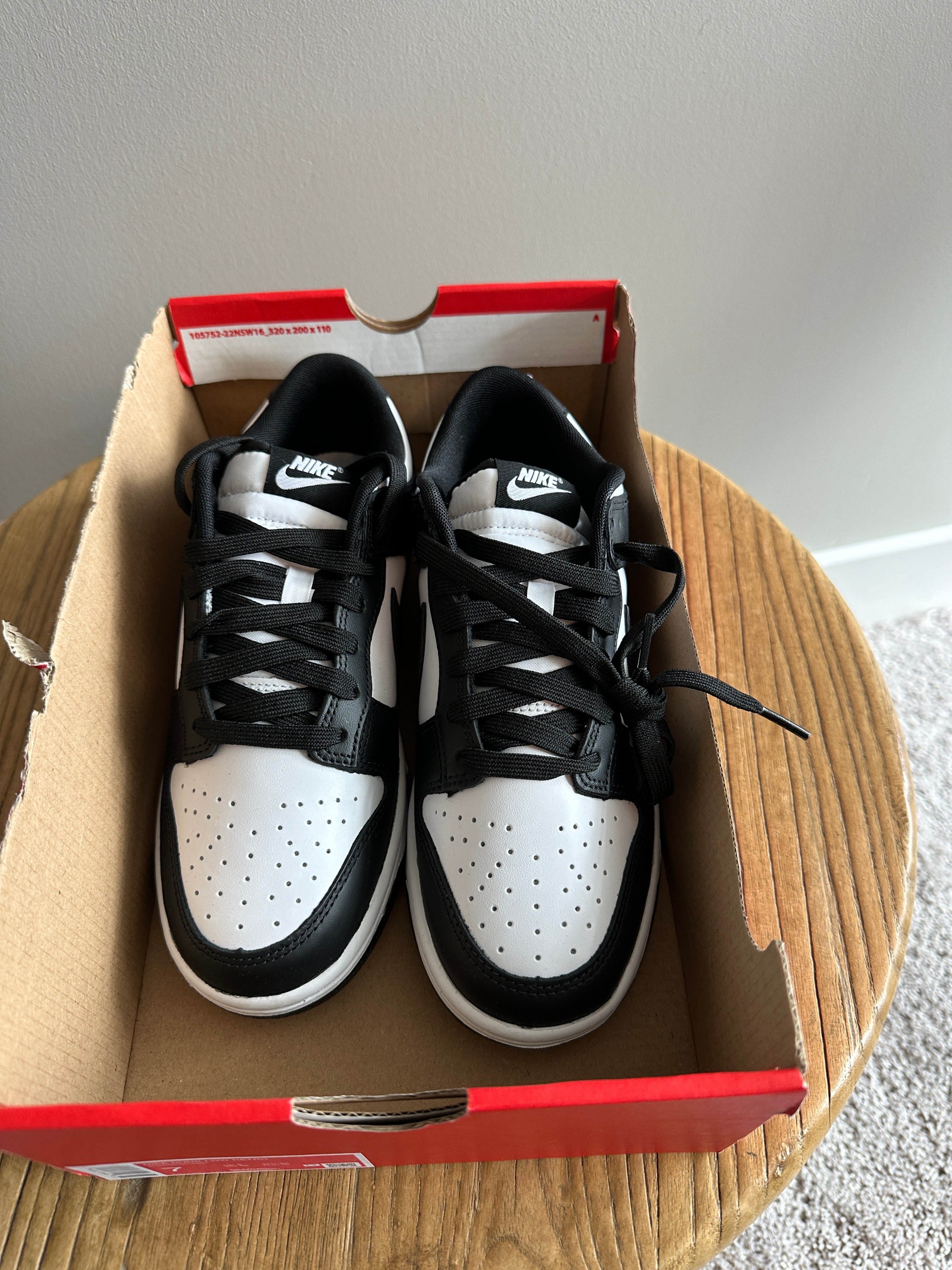 Nike Panda Dunks Sz 7