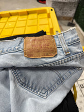 Load image into Gallery viewer, Levi's Vintage Jeans Sz 38x30
