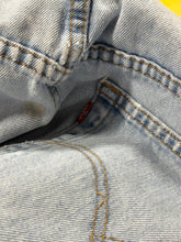 Load image into Gallery viewer, Levi's Vintage Jeans Sz 38x30
